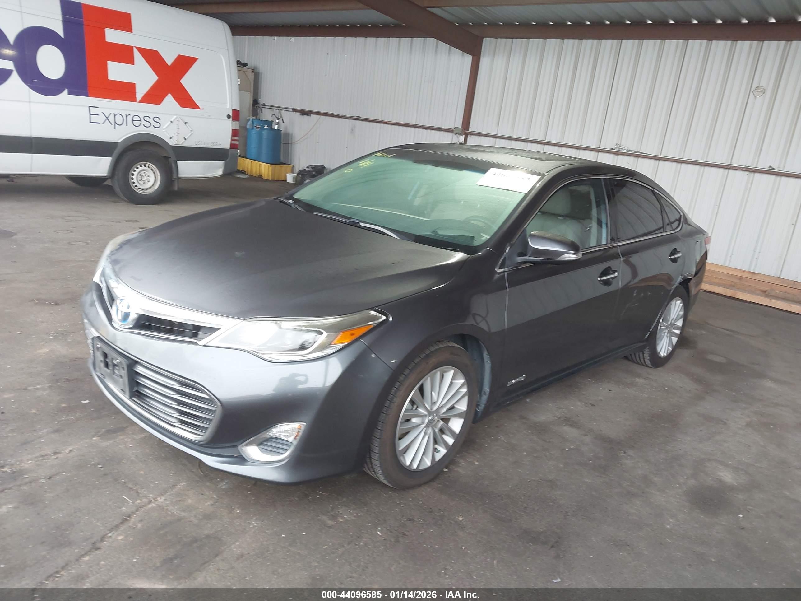 TOYOTA AVALON image 2
