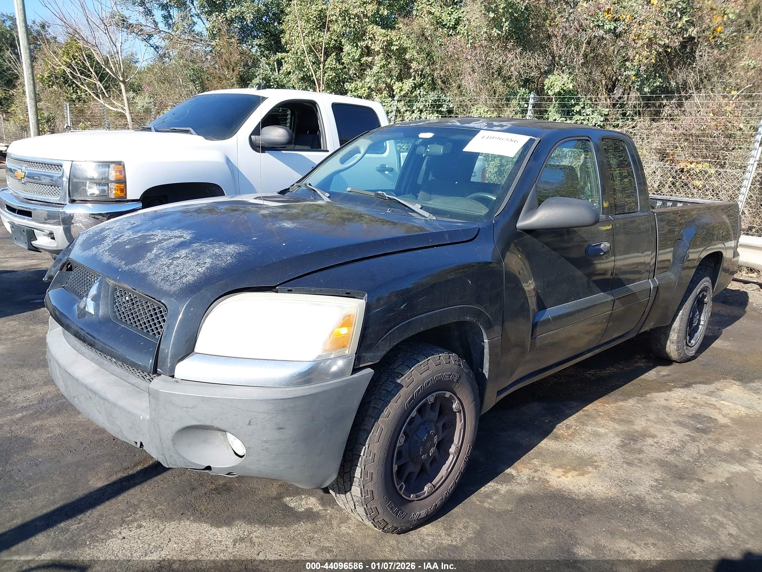 MITSUBISHI RAIDER image 2