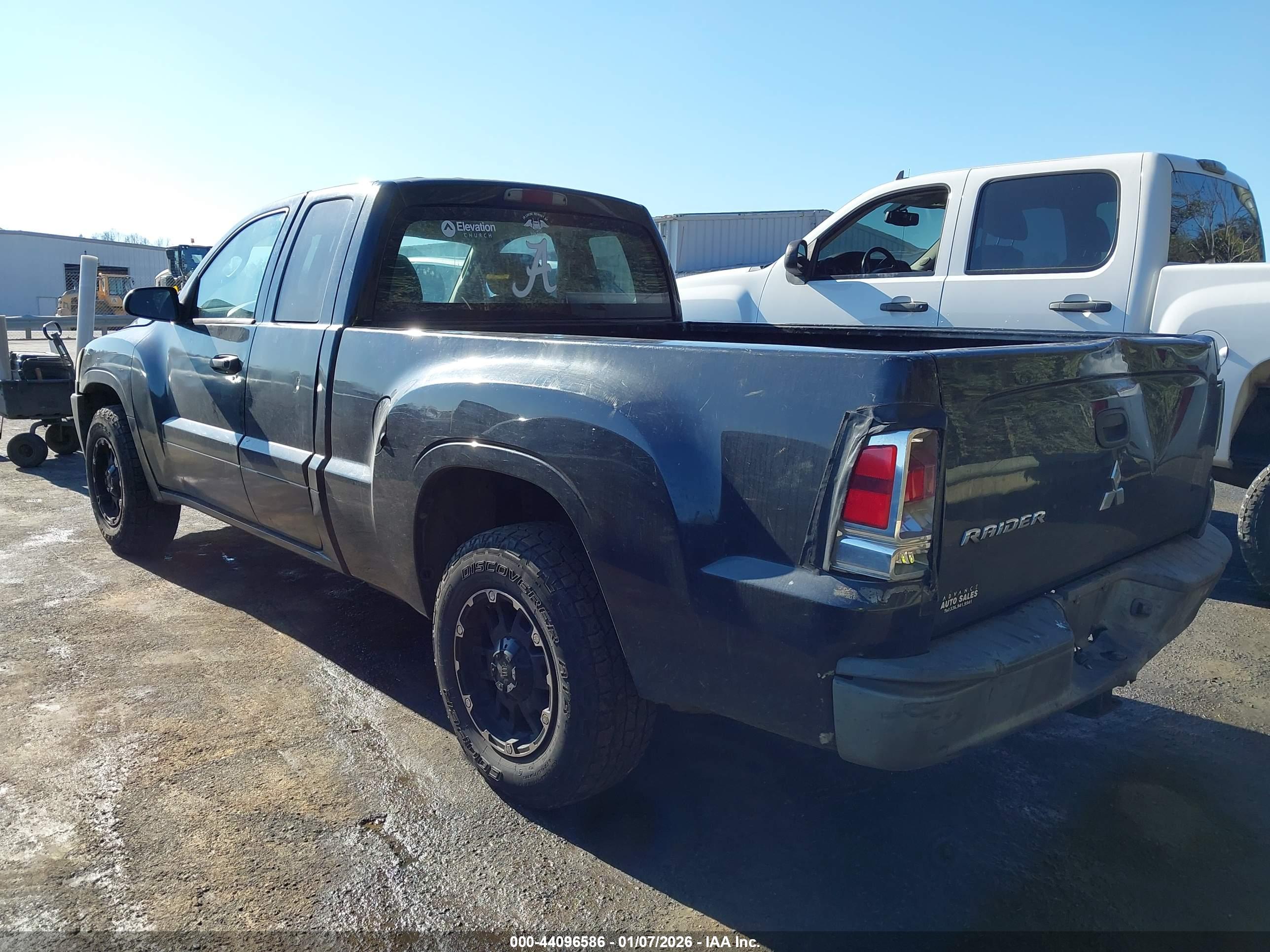 MITSUBISHI RAIDER image 3