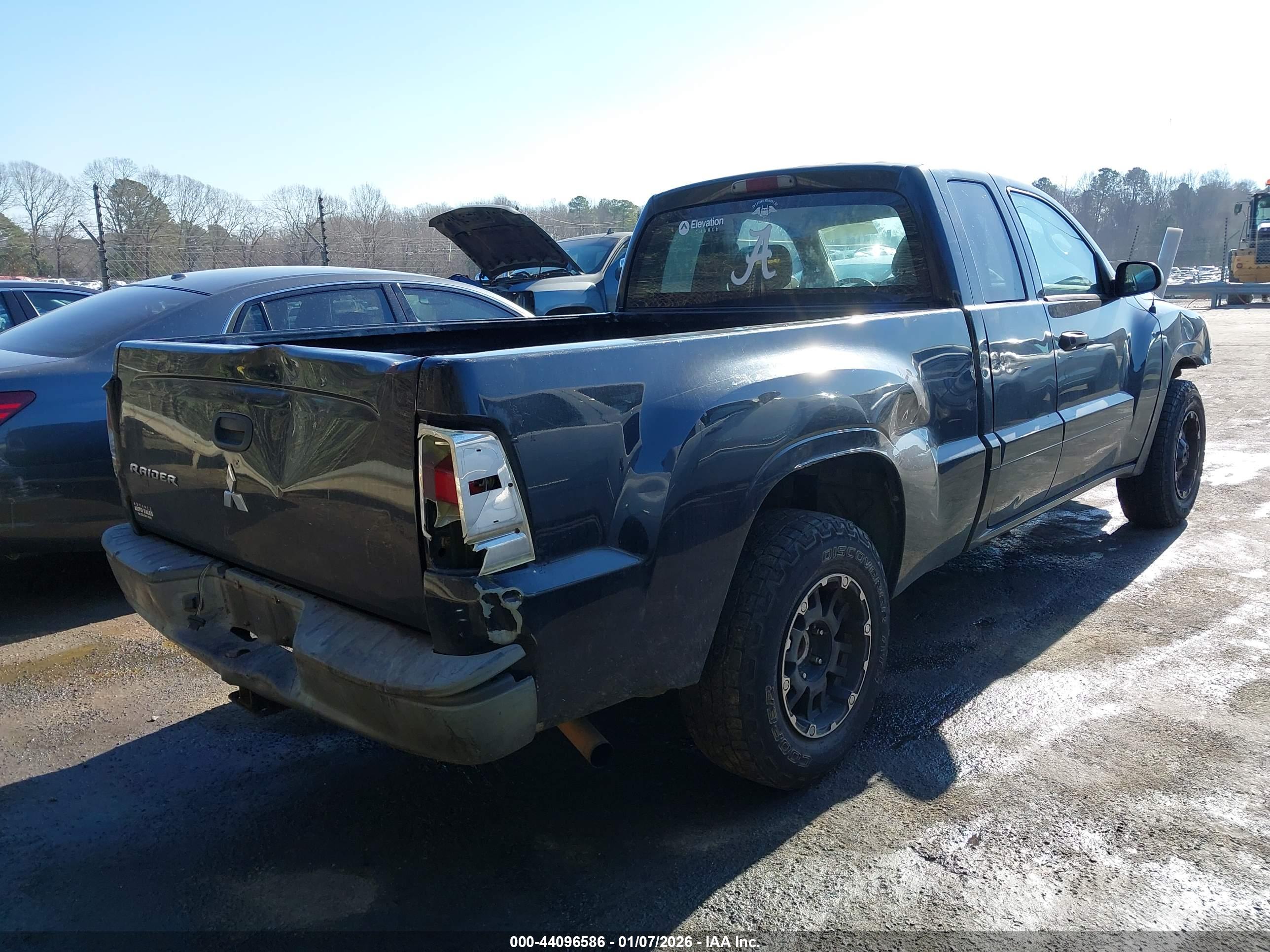 MITSUBISHI RAIDER image 4
