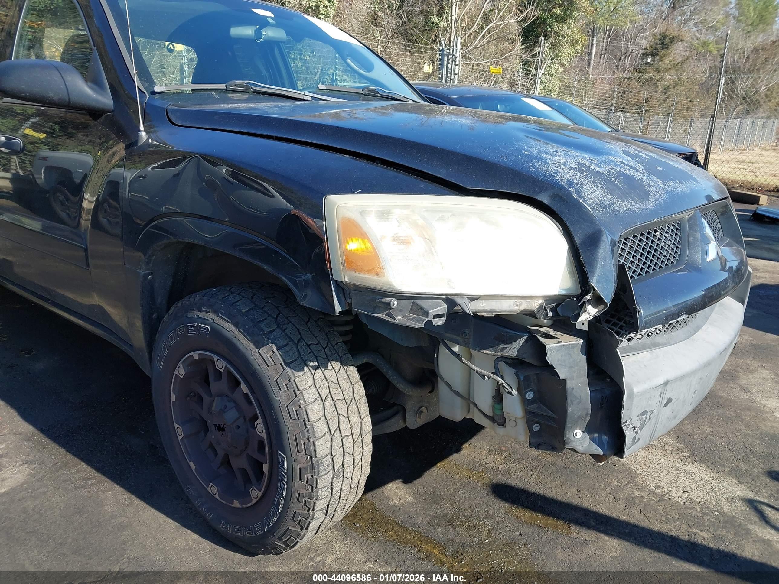 MITSUBISHI RAIDER image 6