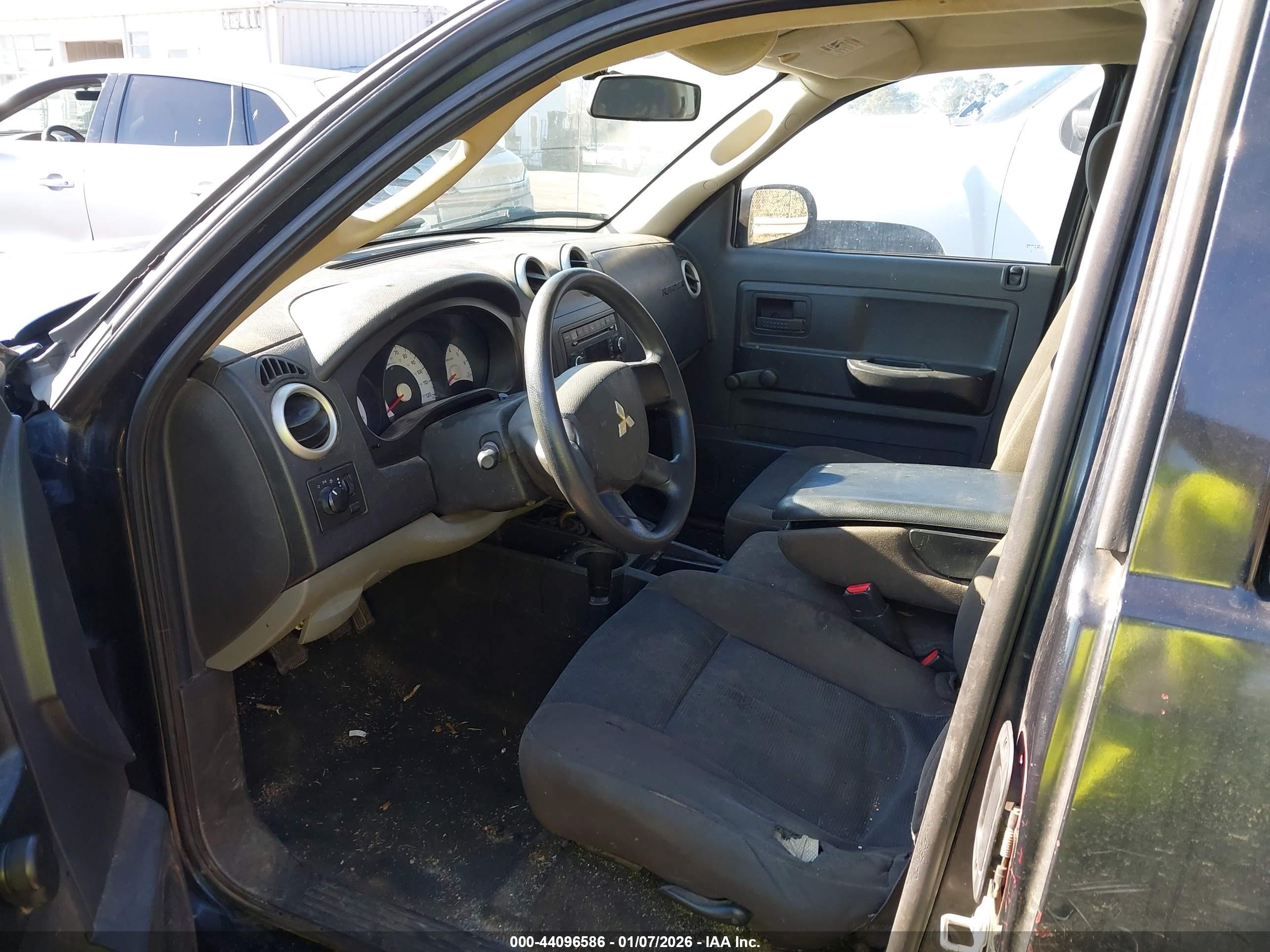 MITSUBISHI RAIDER image 8