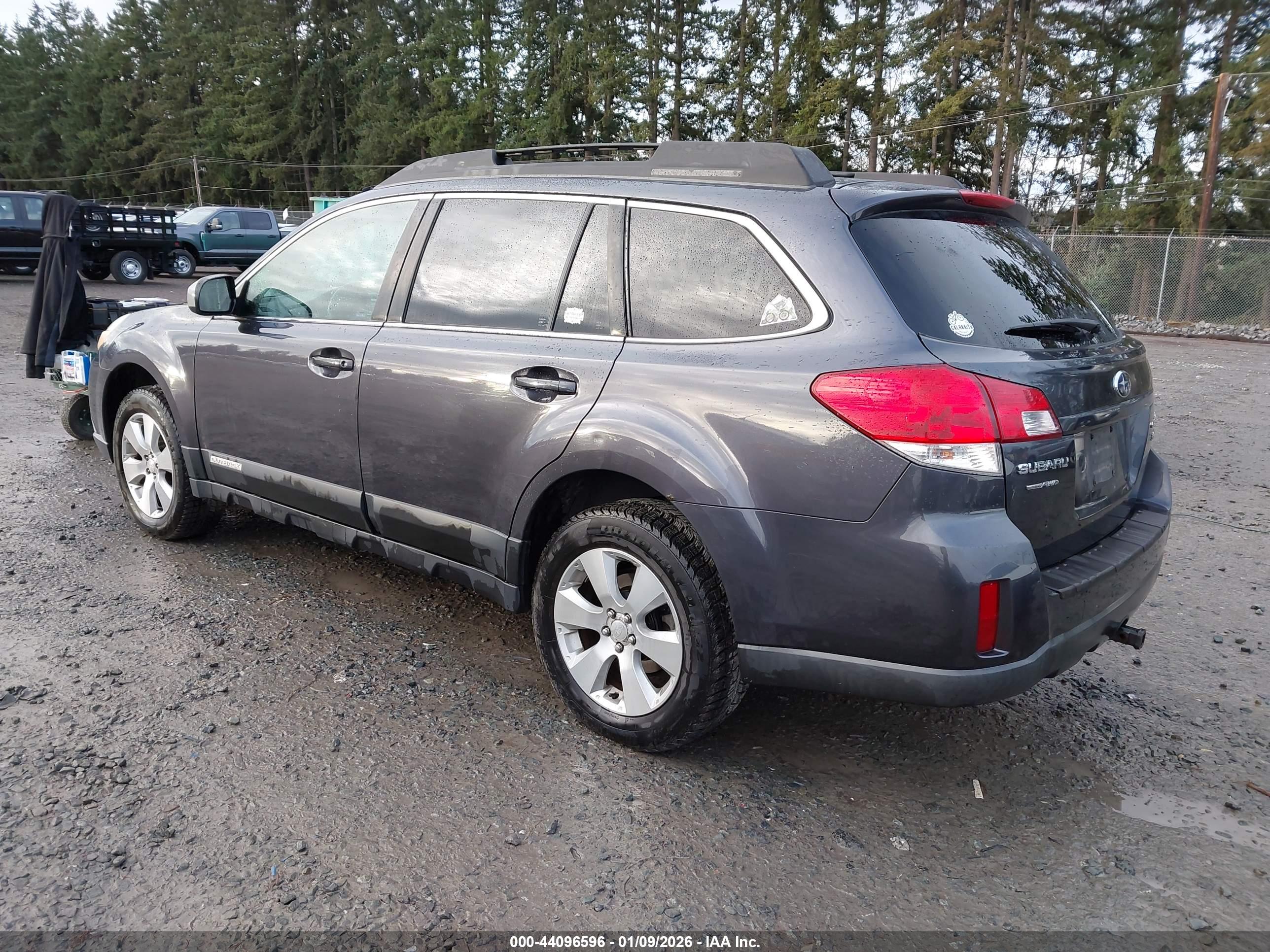 SUBARU OUTBACK image 3