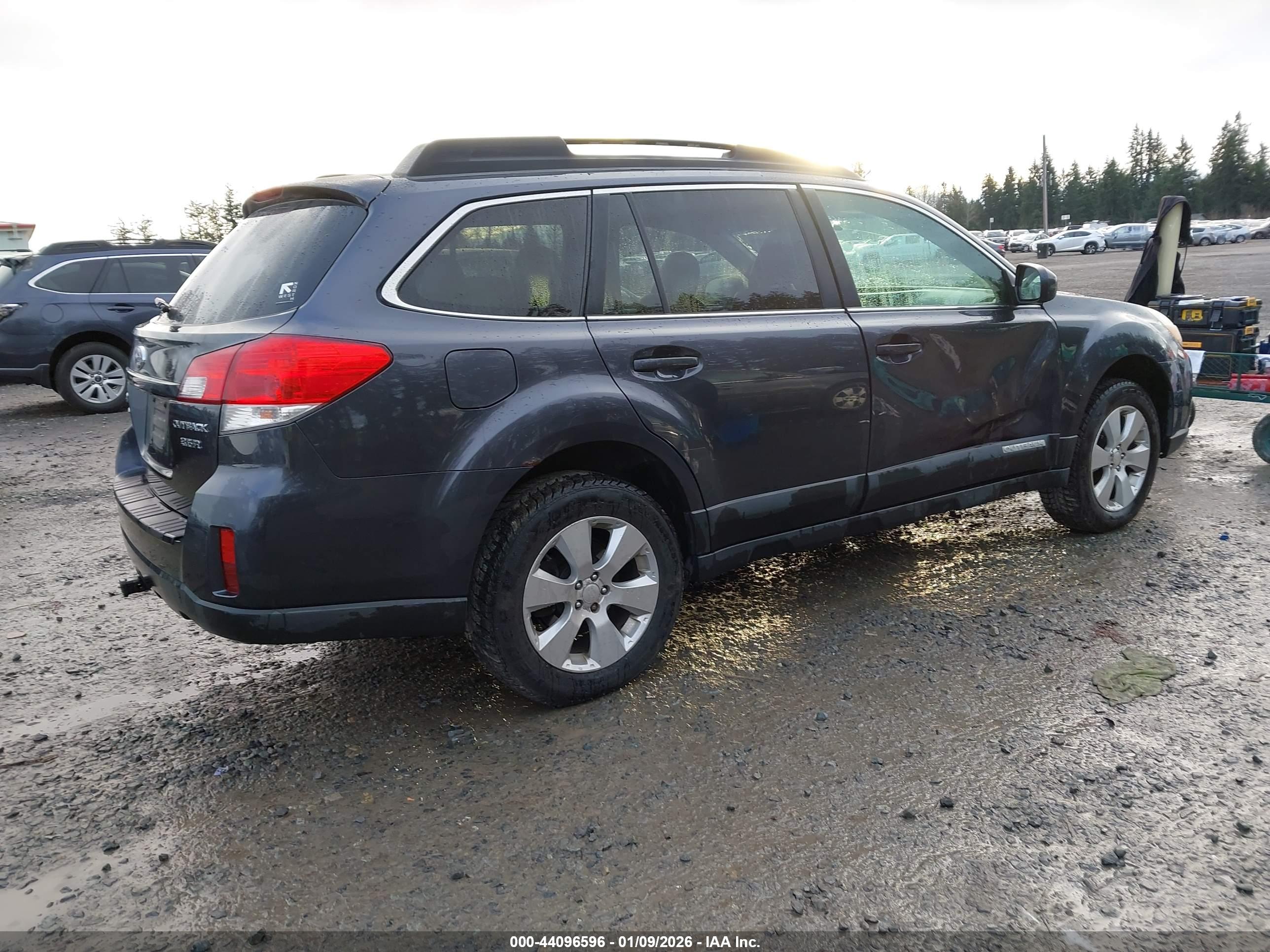 SUBARU OUTBACK image 4