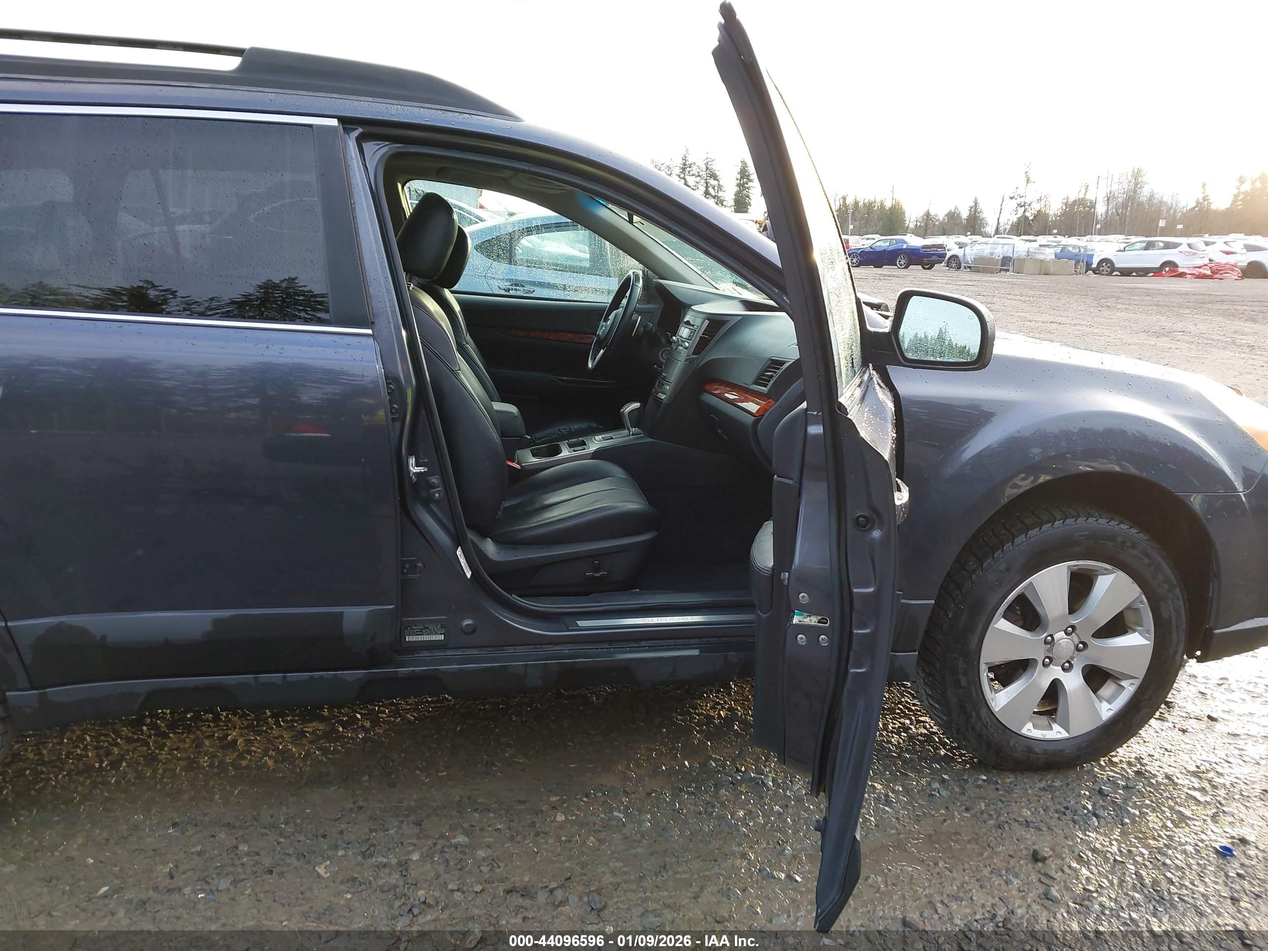 SUBARU OUTBACK image 5