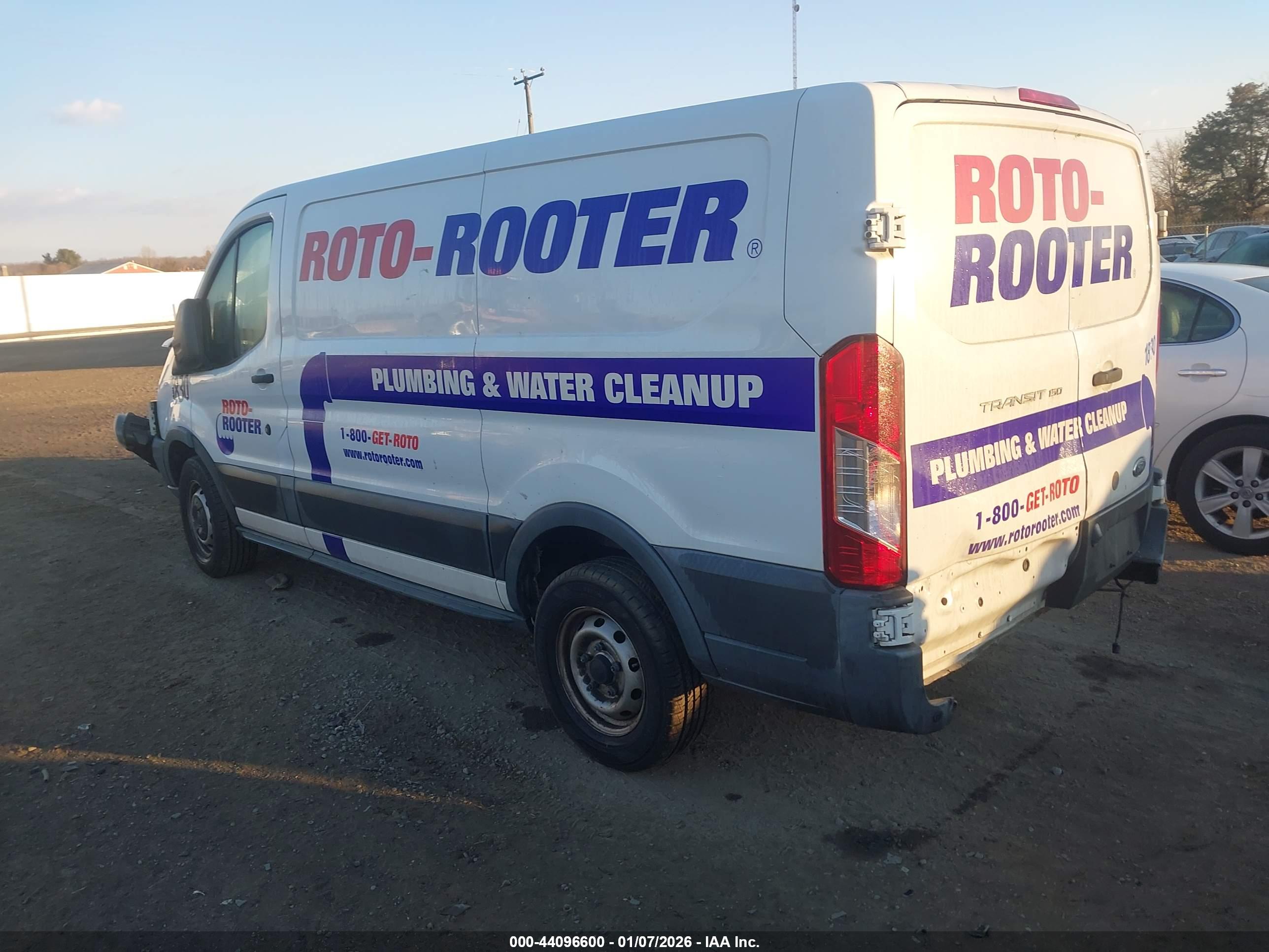 FORD TRANSIT-150 image 3