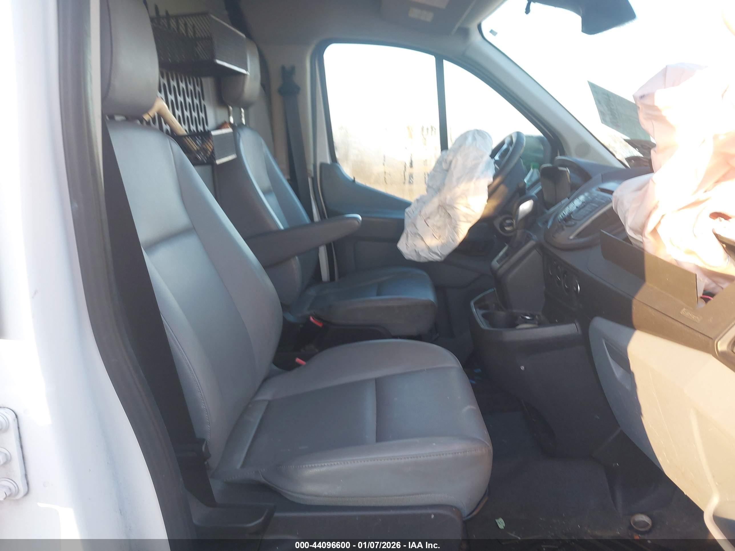 FORD TRANSIT-150 image 5