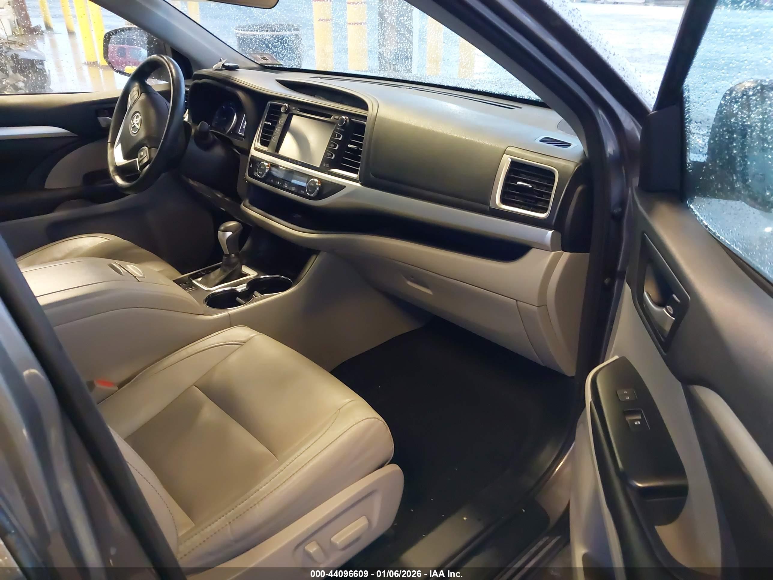 TOYOTA HIGHLANDER image 5
