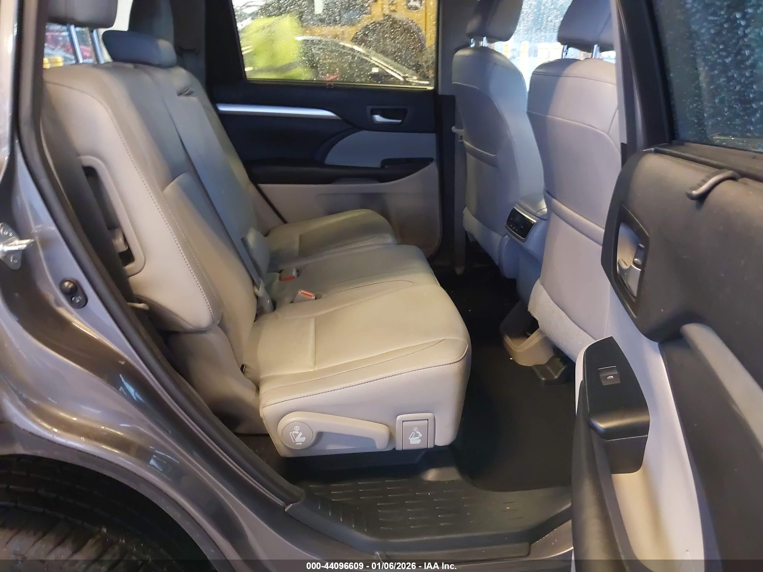 TOYOTA HIGHLANDER image 8