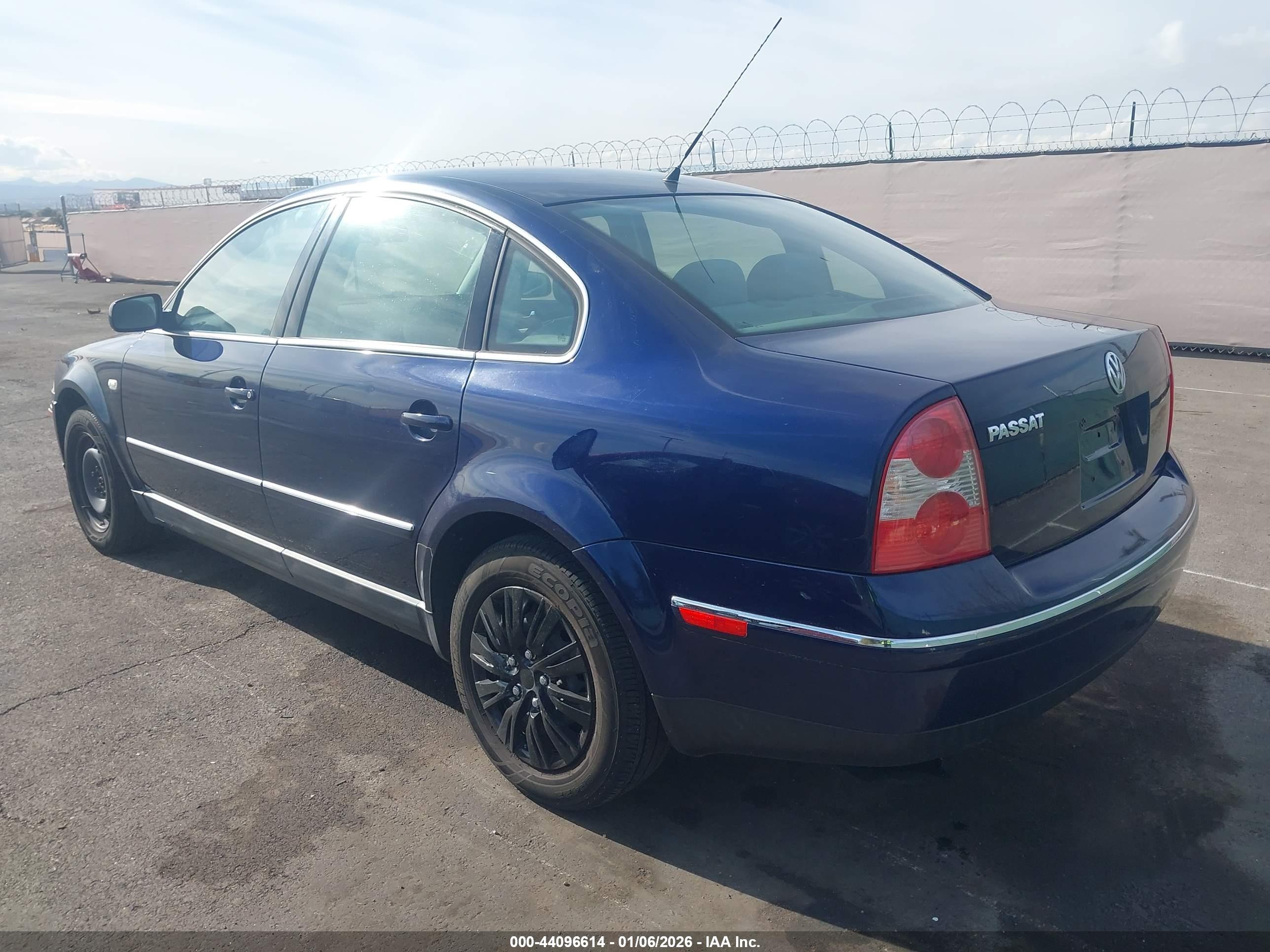 VOLKSWAGEN PASSAT image 3