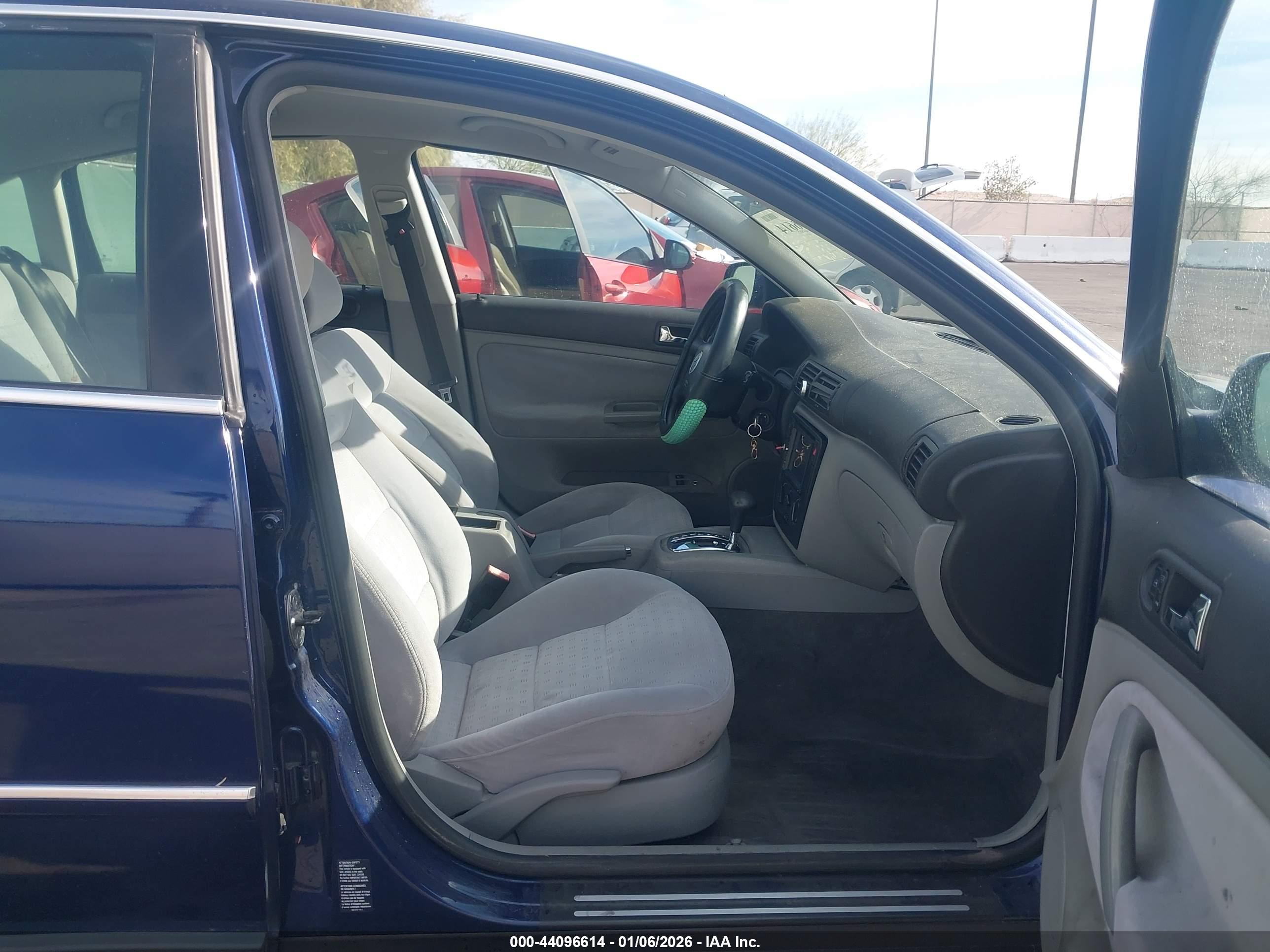 VOLKSWAGEN PASSAT image 5