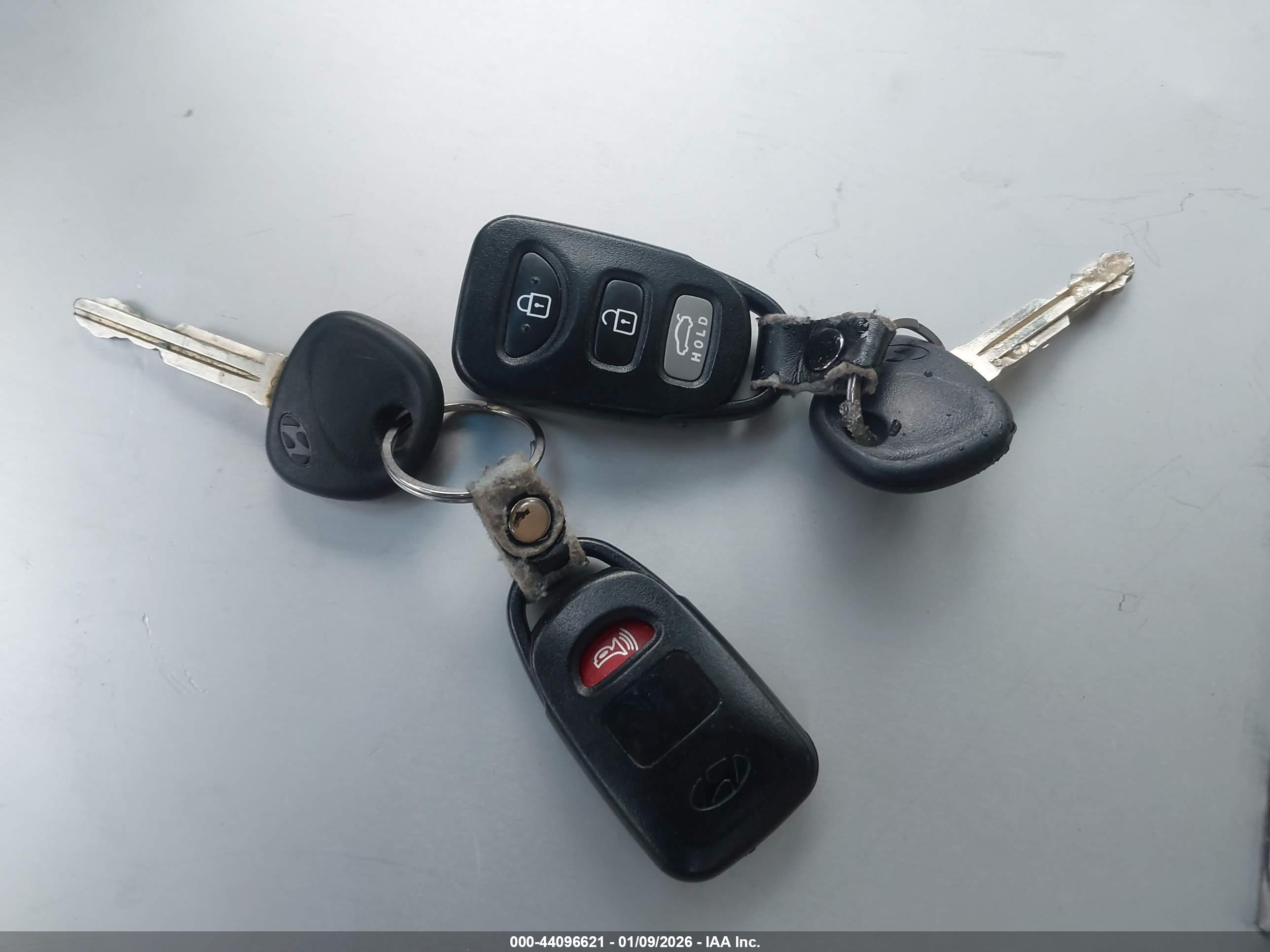 HYUNDAI ELANTRA image 11