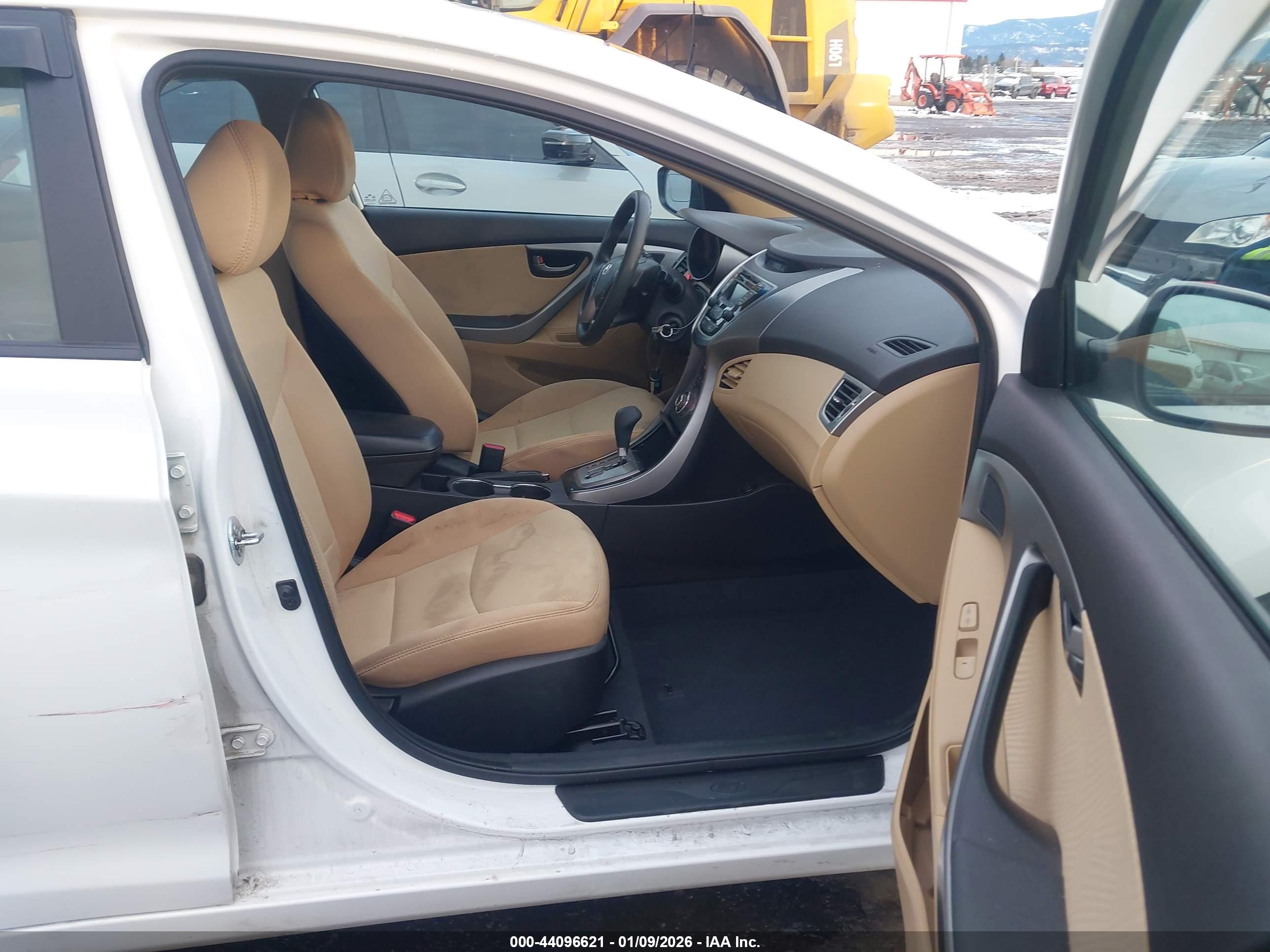 HYUNDAI ELANTRA image 5