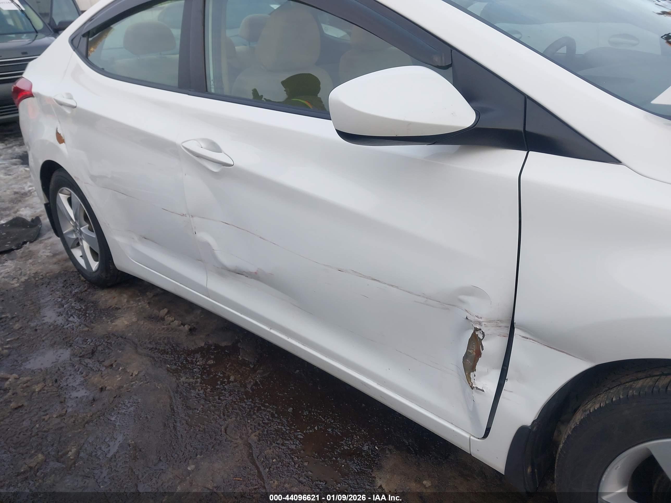 HYUNDAI ELANTRA image 6