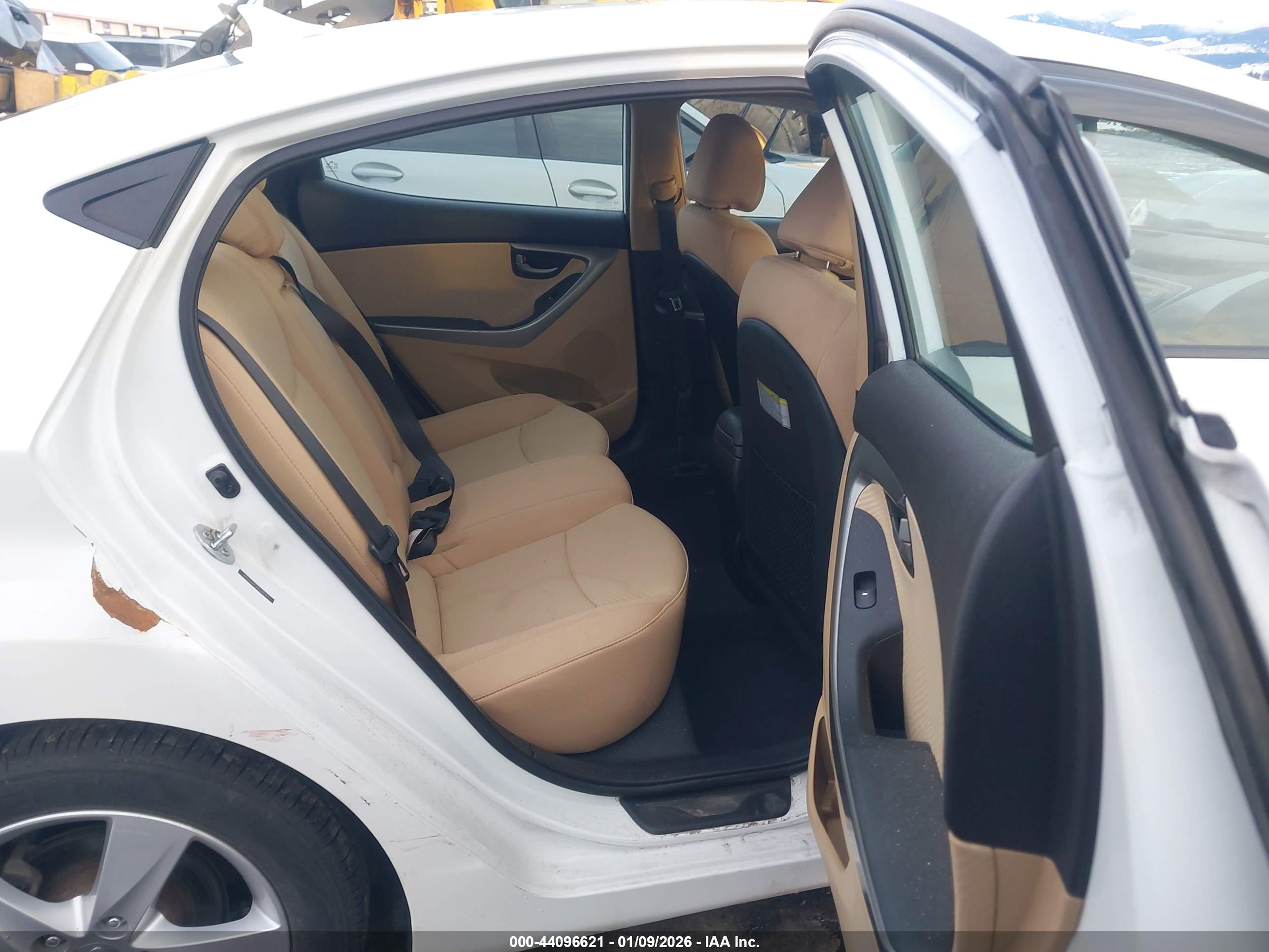 HYUNDAI ELANTRA image 8
