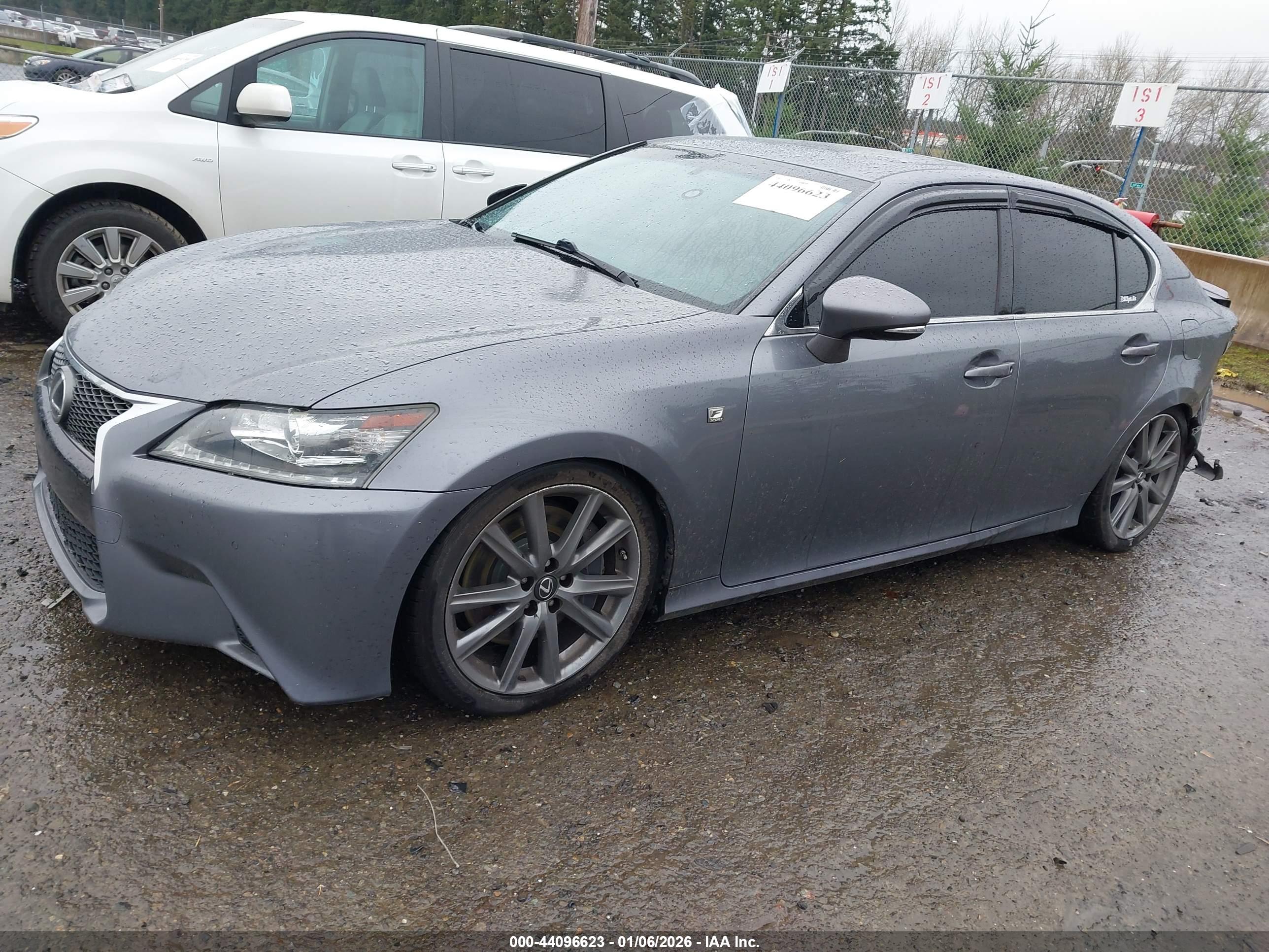 LEXUS GS image 2