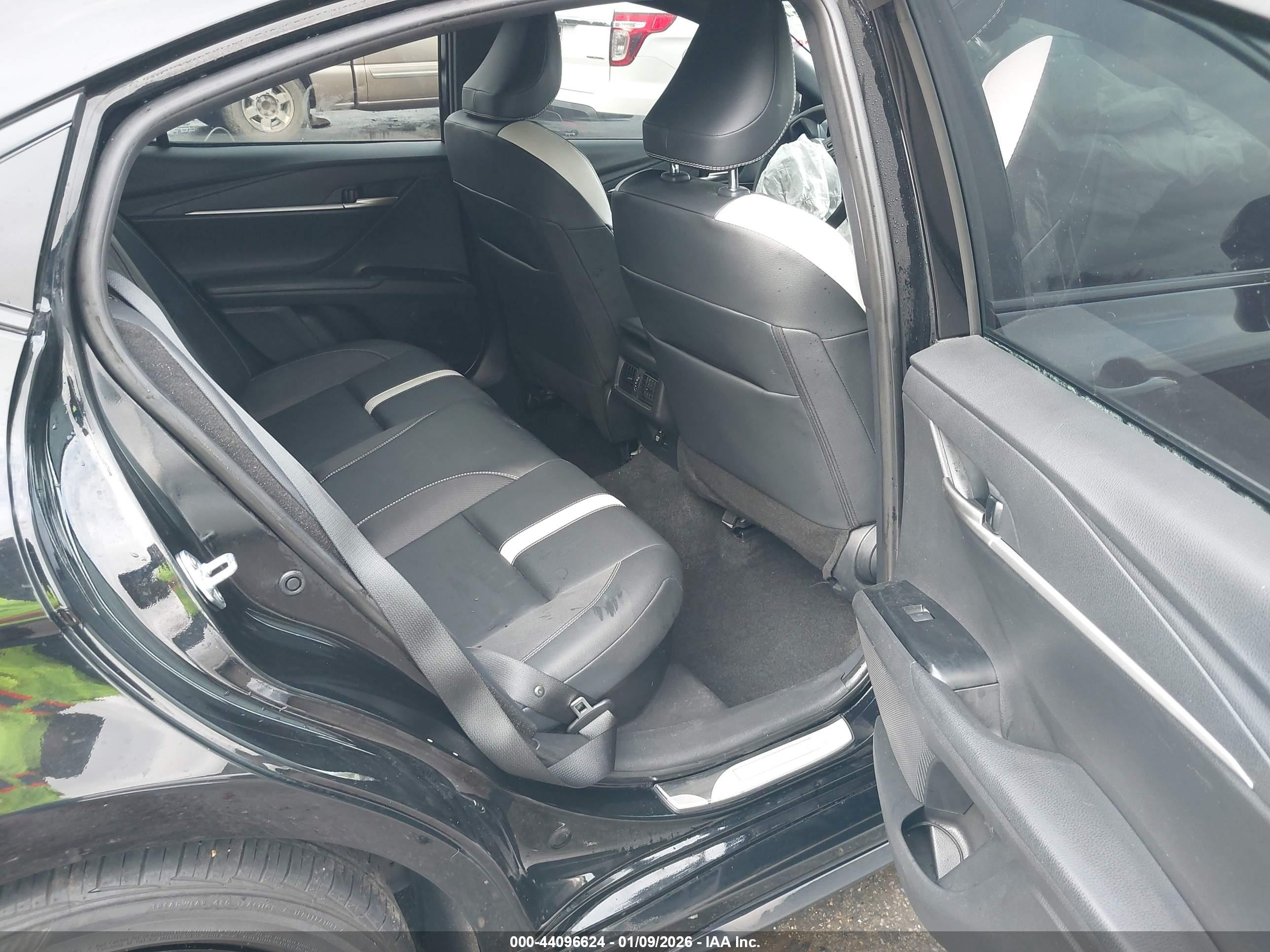 TOYOTA CAMRY image 8