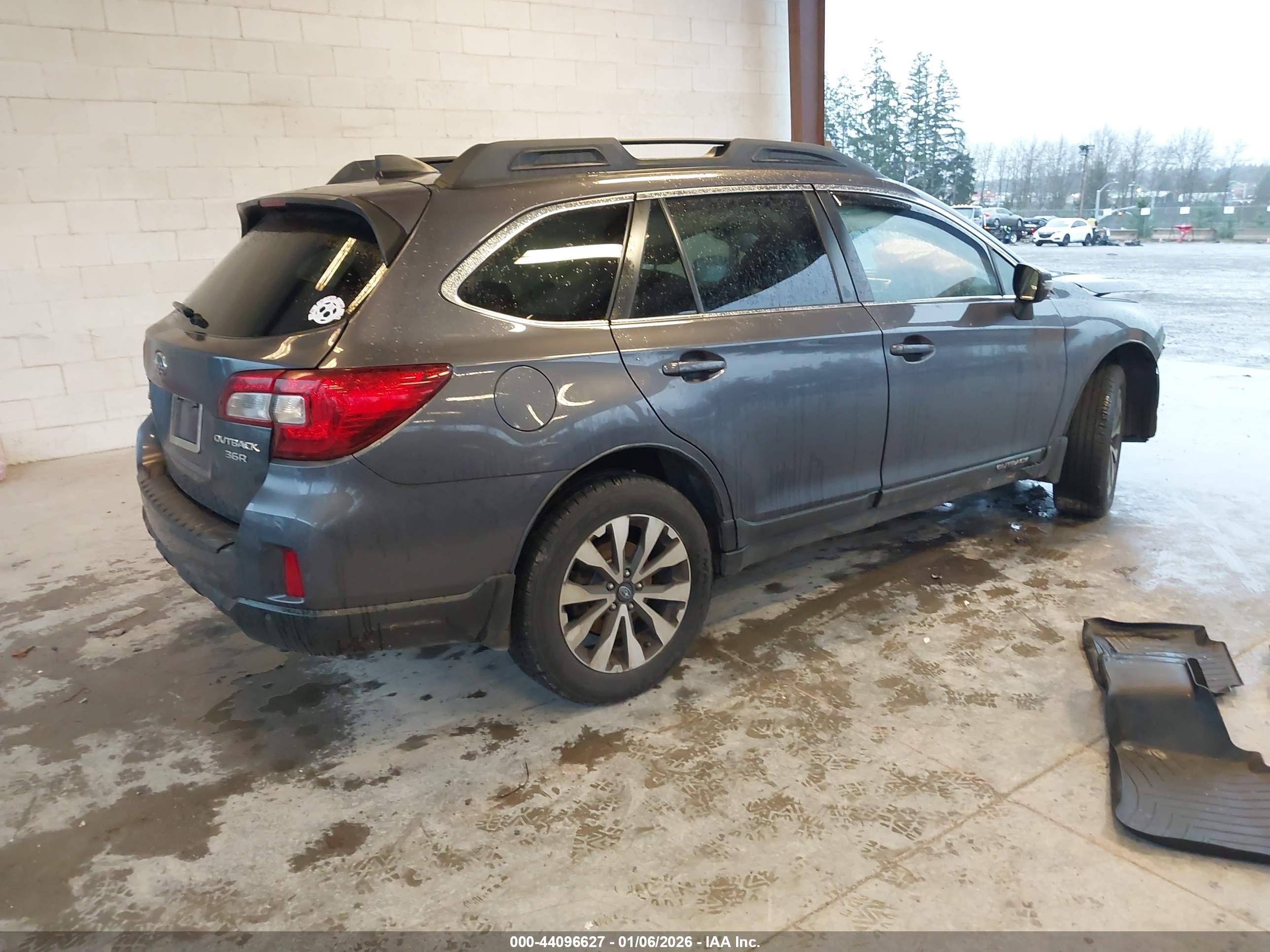 SUBARU OUTBACK image 4