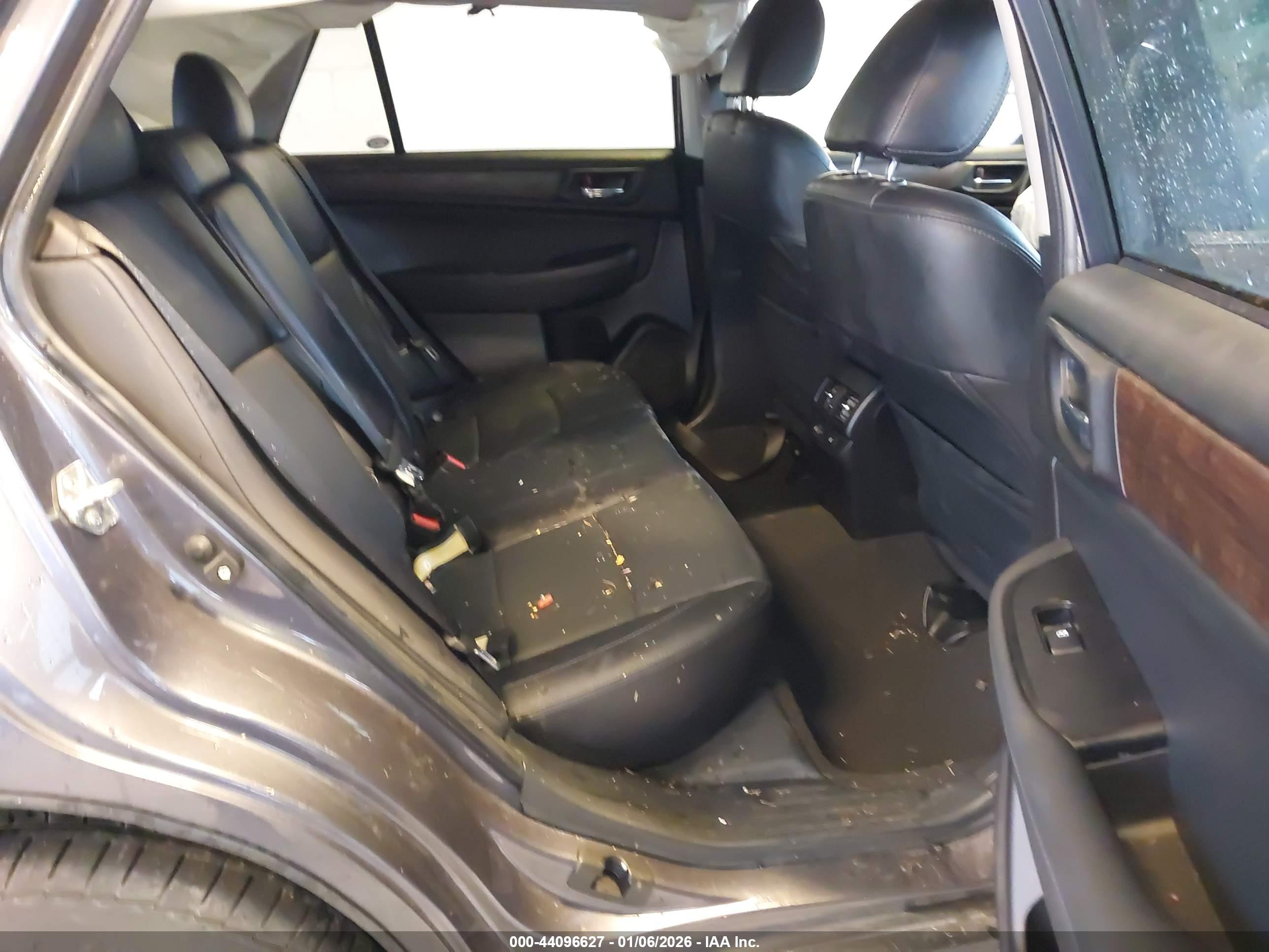SUBARU OUTBACK image 8