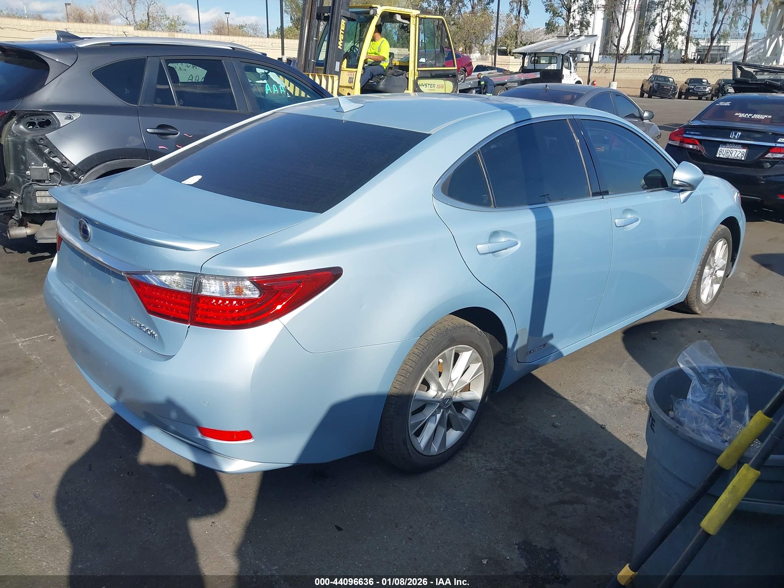 LEXUS ES image 4