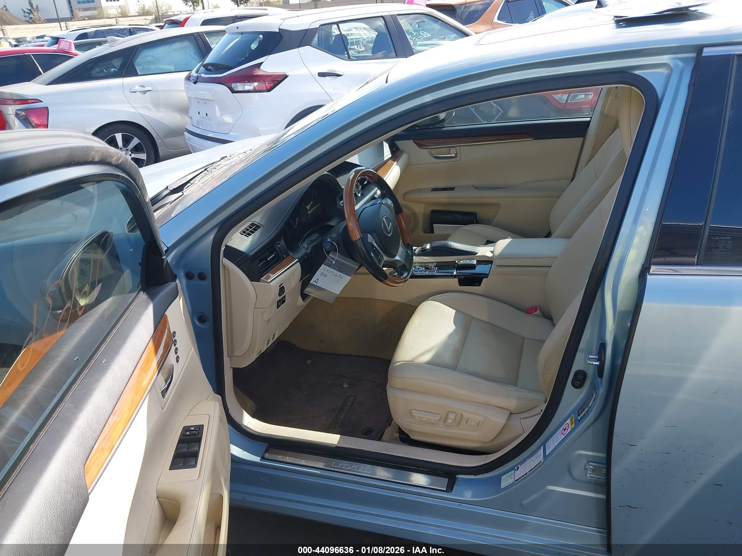 LEXUS ES image 5