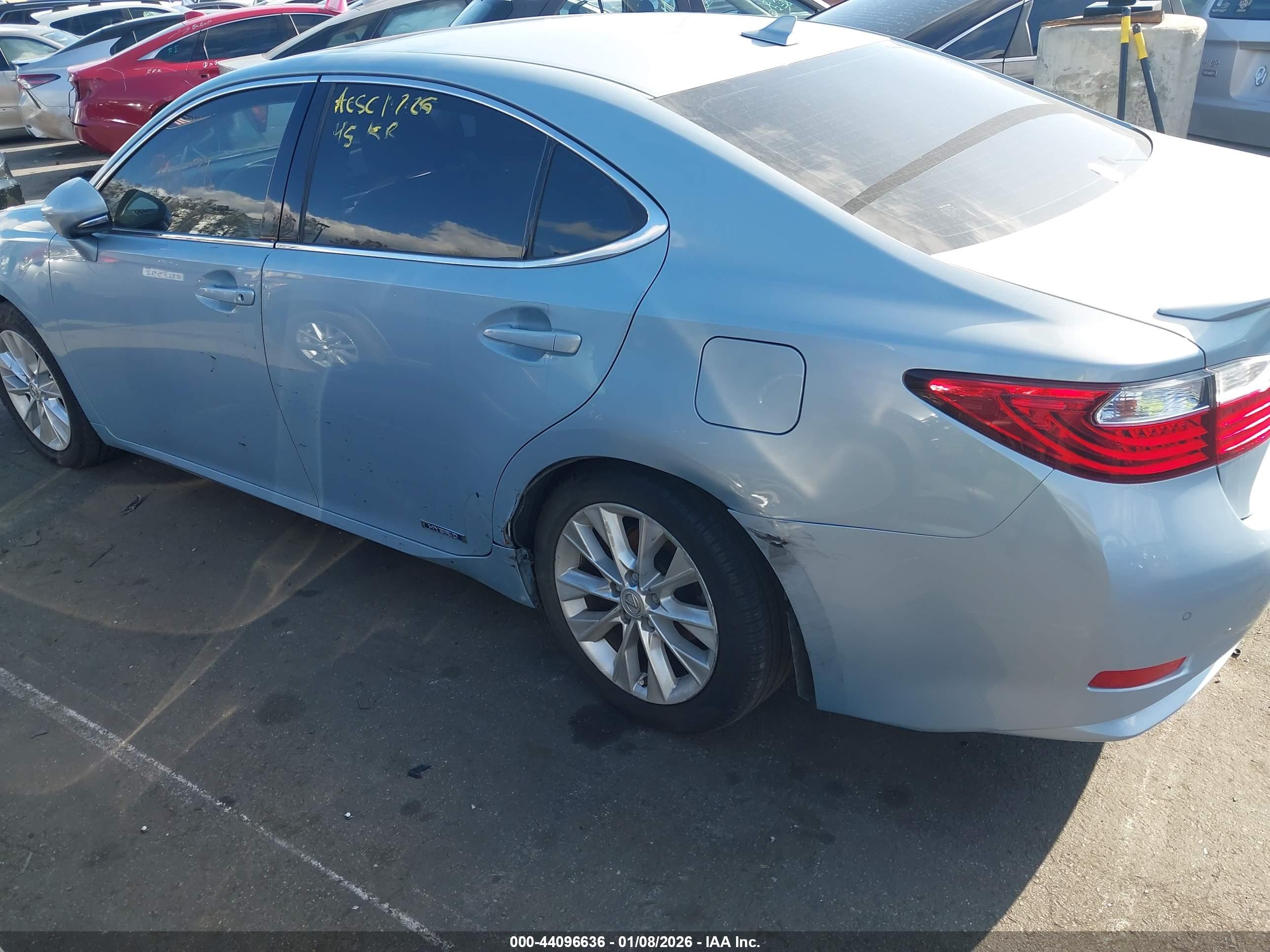 LEXUS ES image 6