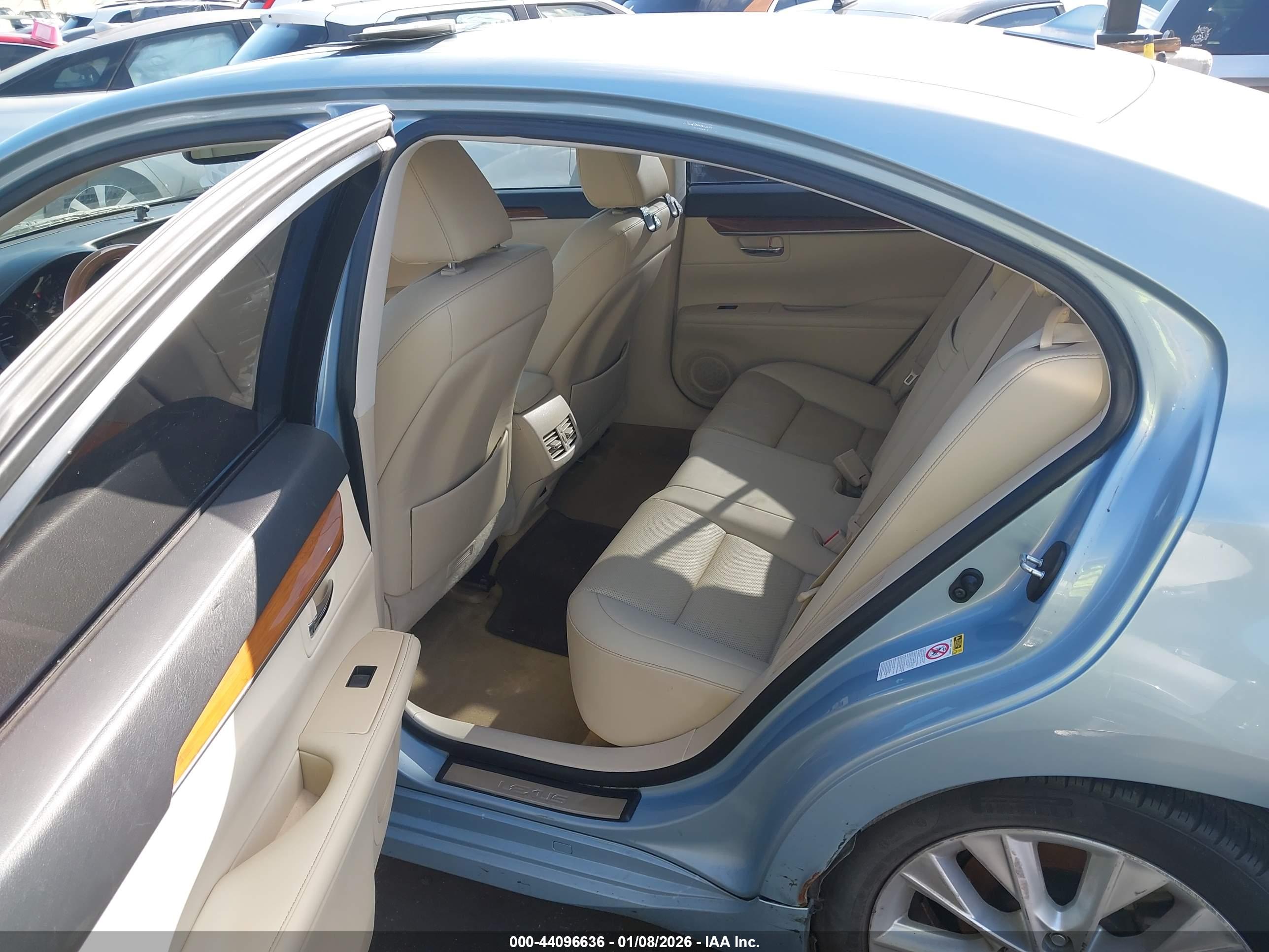 LEXUS ES image 8