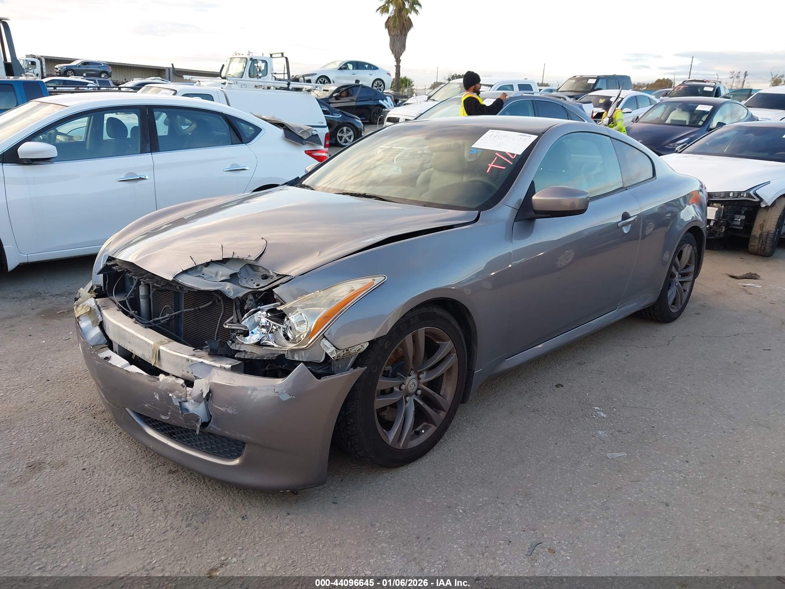 INFINITI G37 image 2