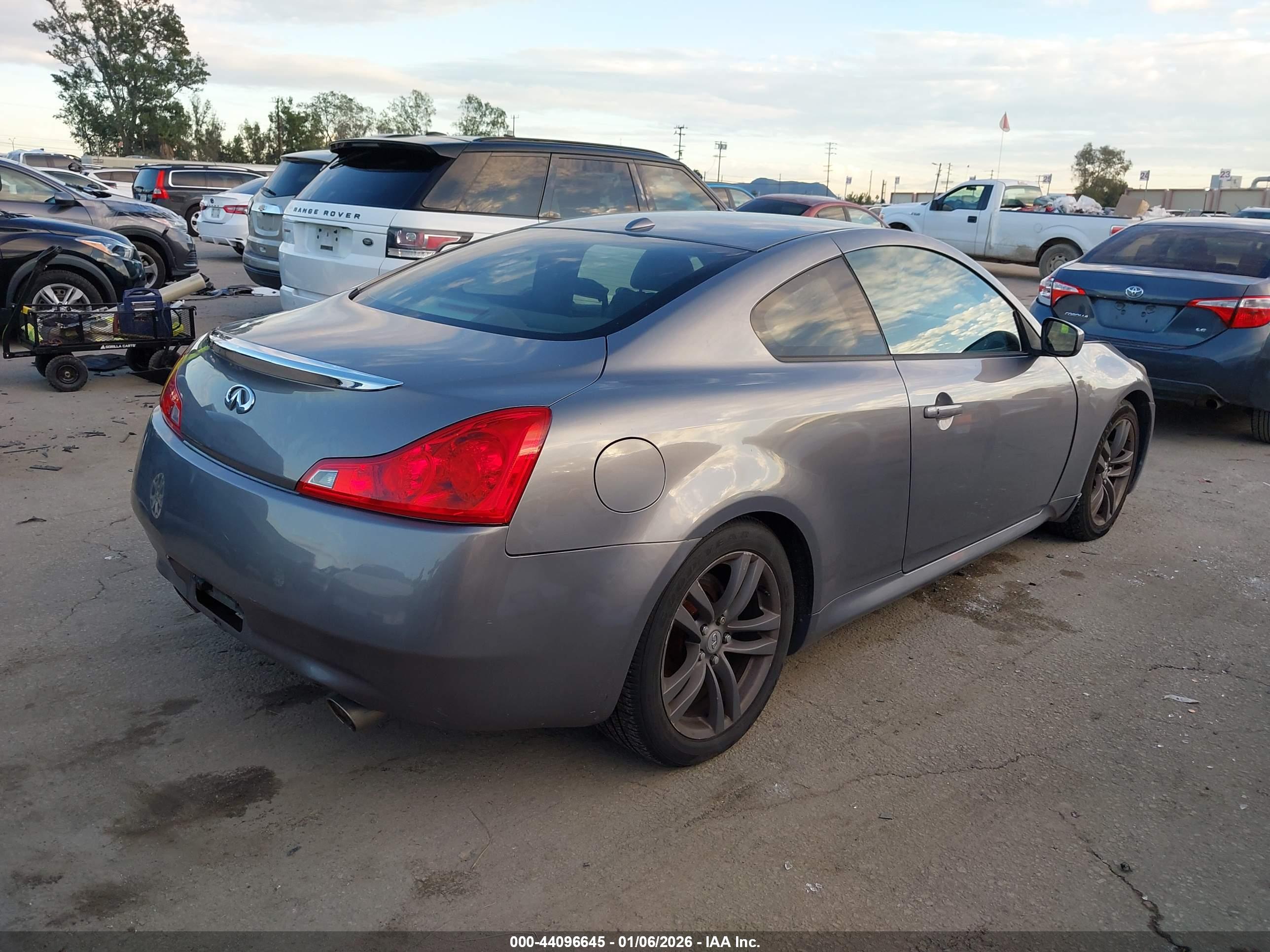 INFINITI G37 image 4