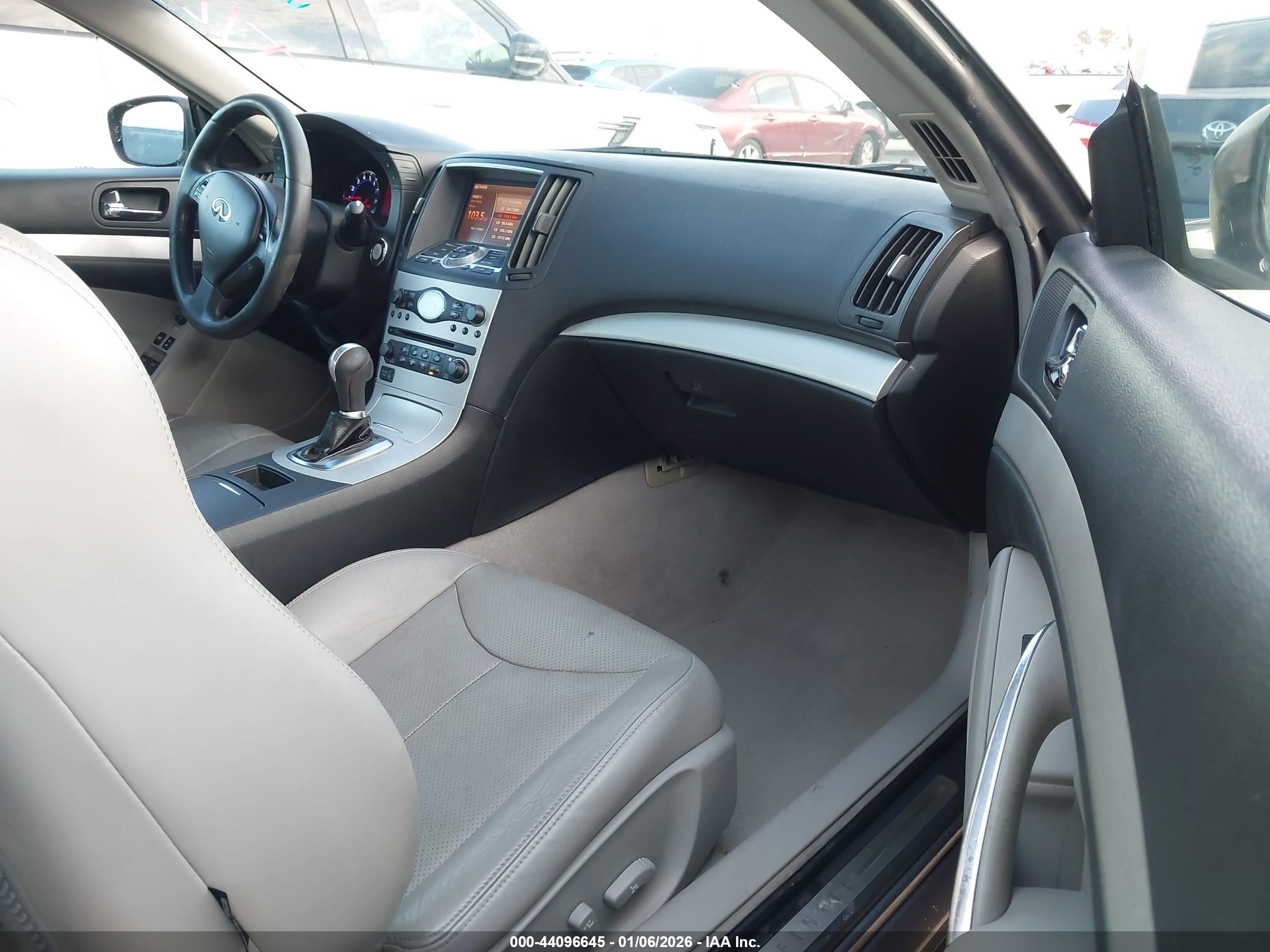 INFINITI G37 image 5