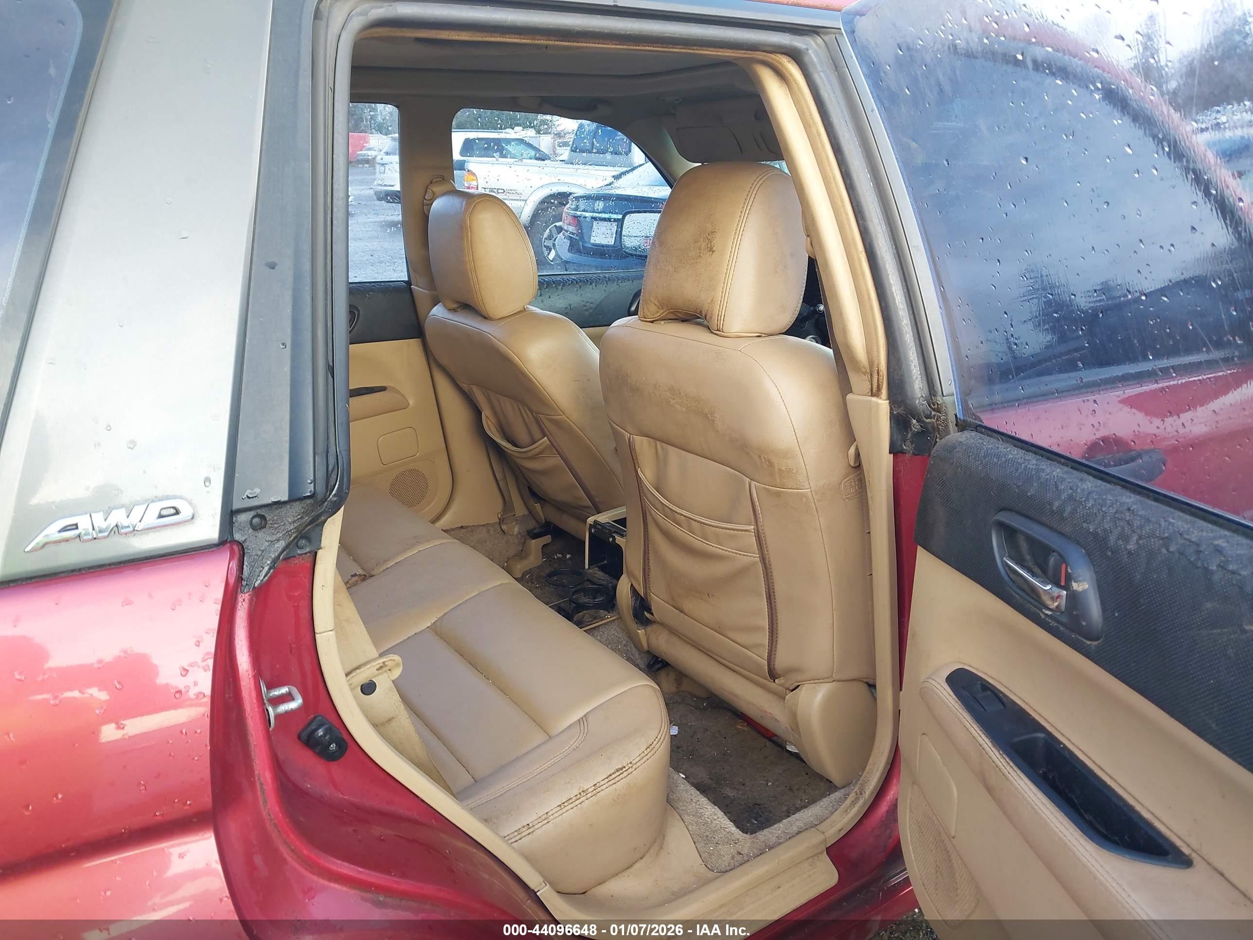 SUBARU FORESTER image 8