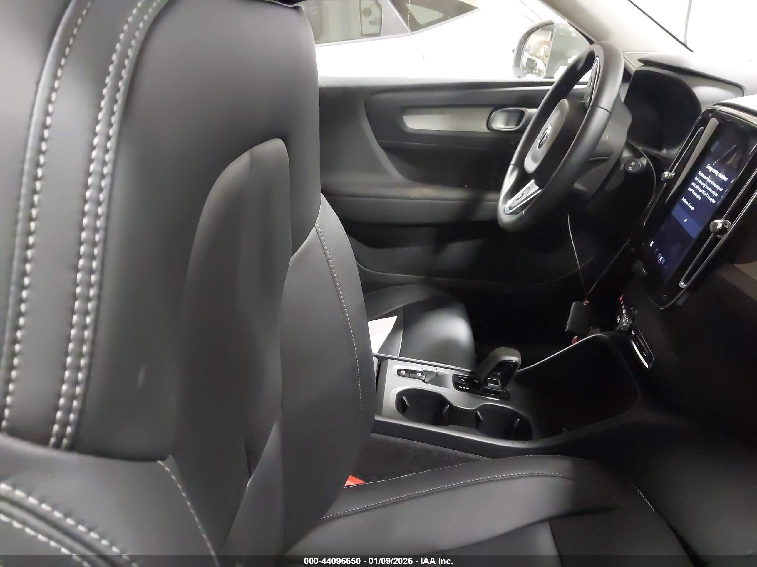 VOLVO XC40 image 5