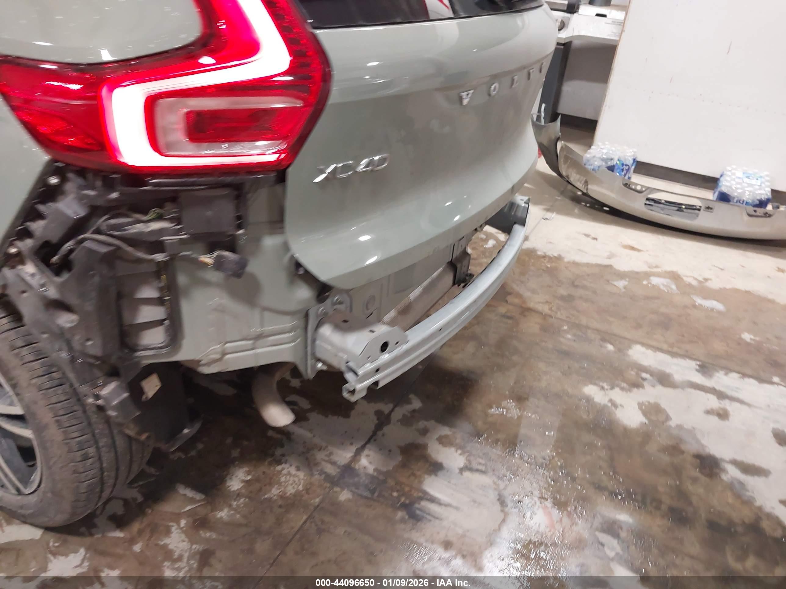 VOLVO XC40 image 6