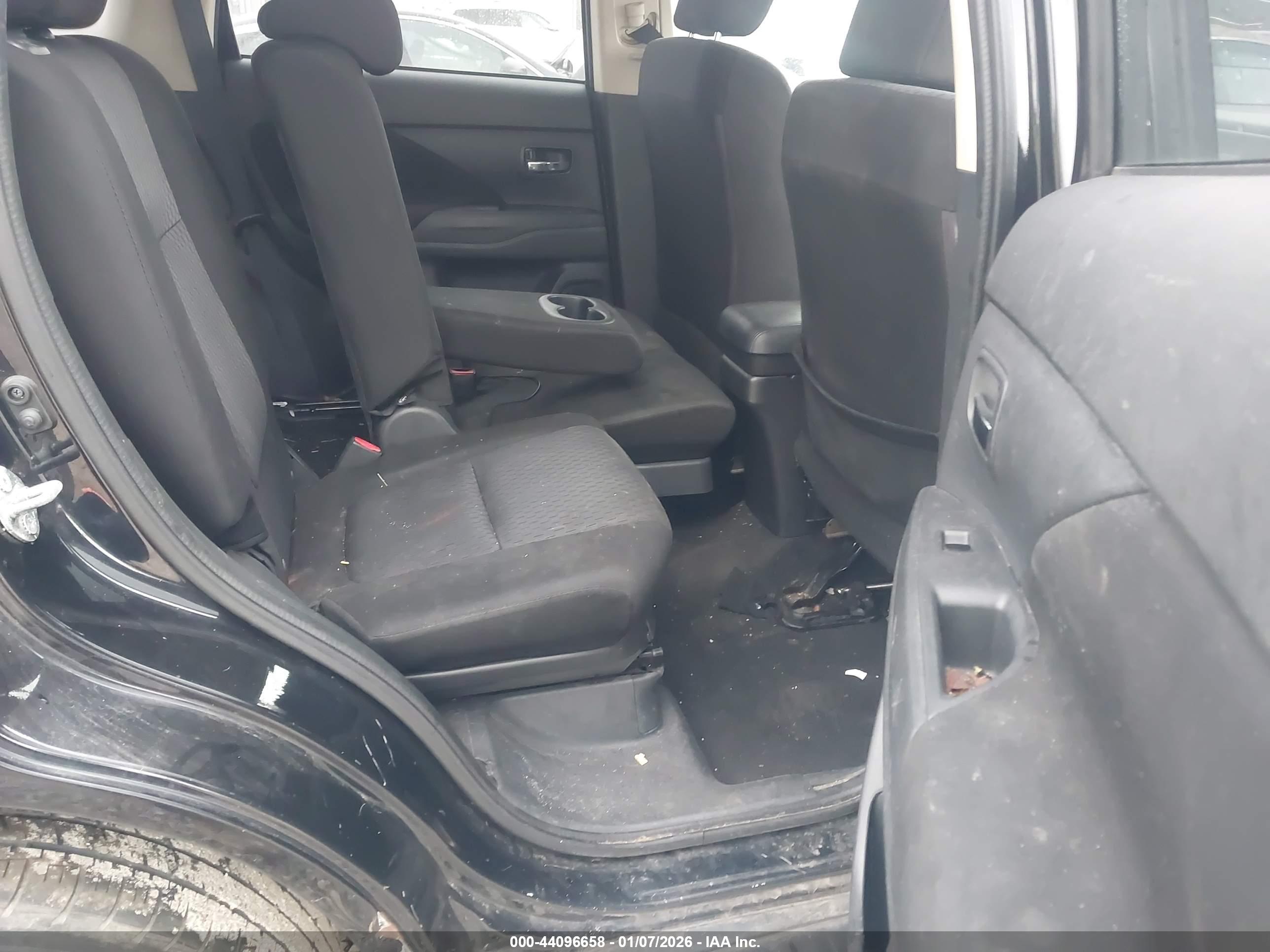MITSUBISHI OUTLANDER image 8