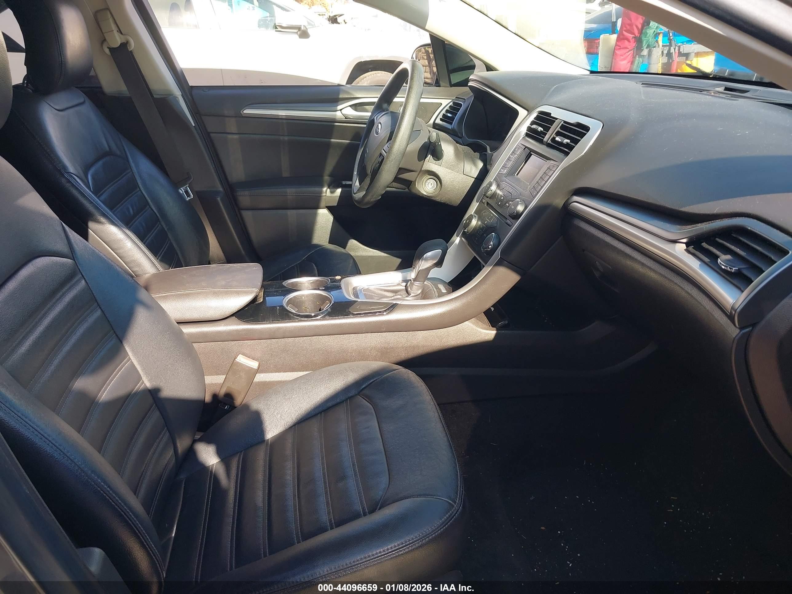 FORD FUSION image 5