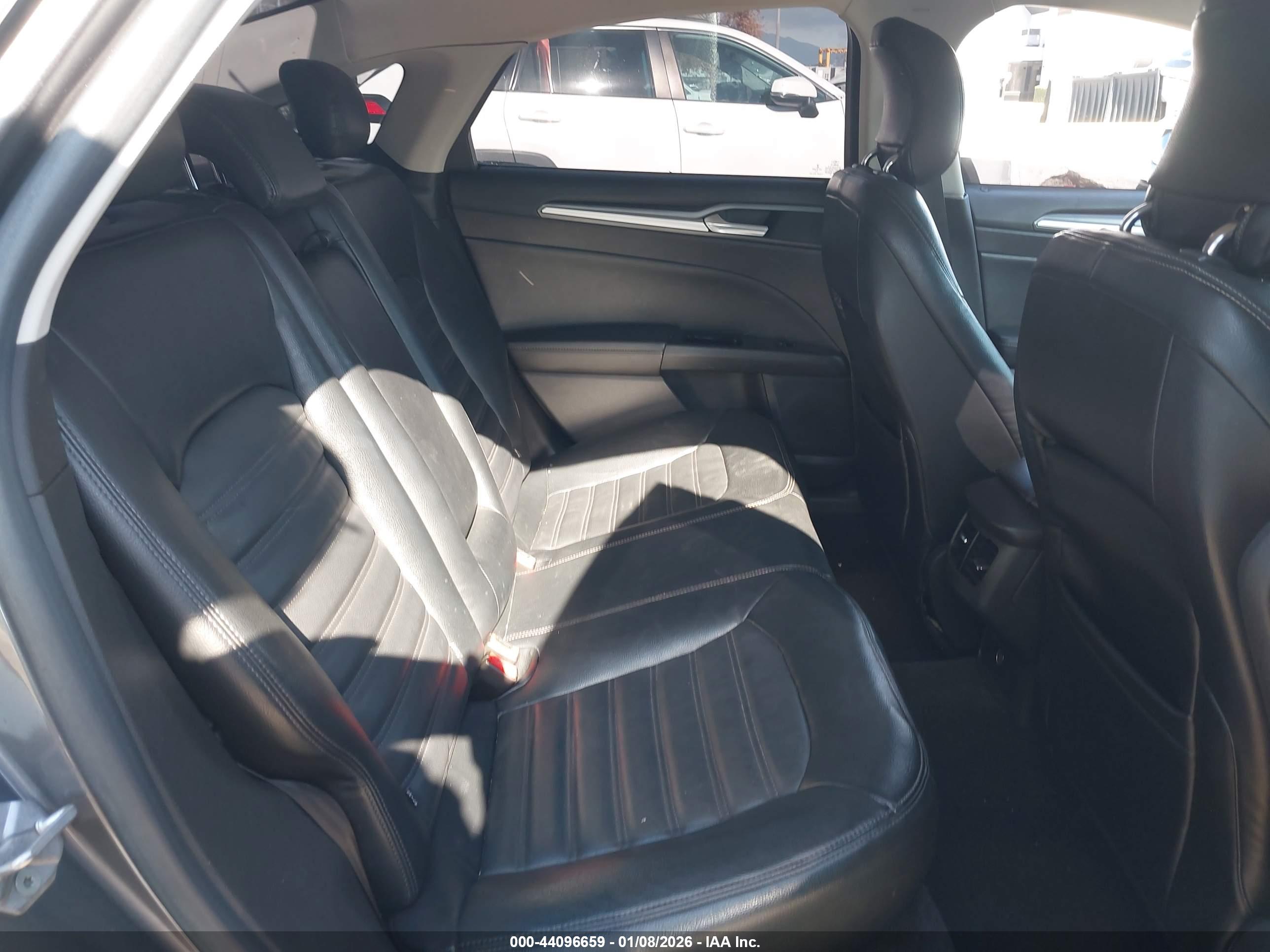 FORD FUSION image 8