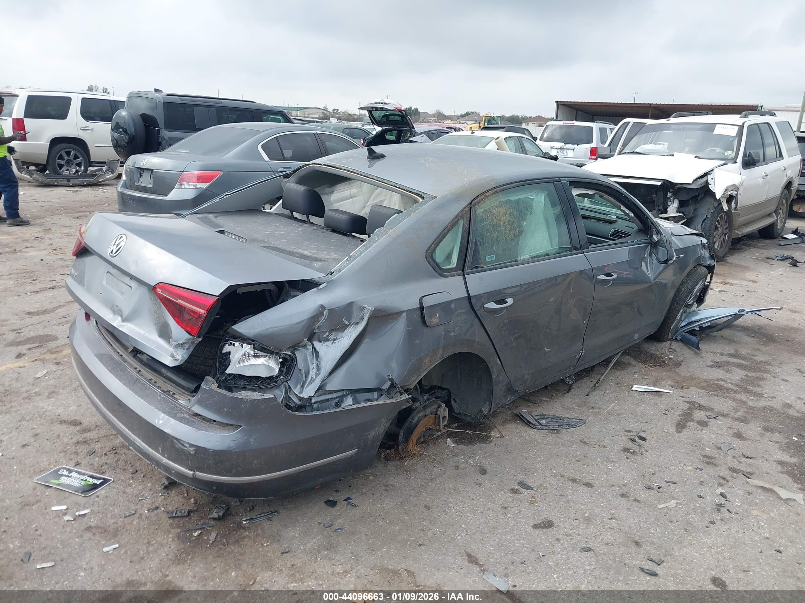 VOLKSWAGEN PASSAT image 4