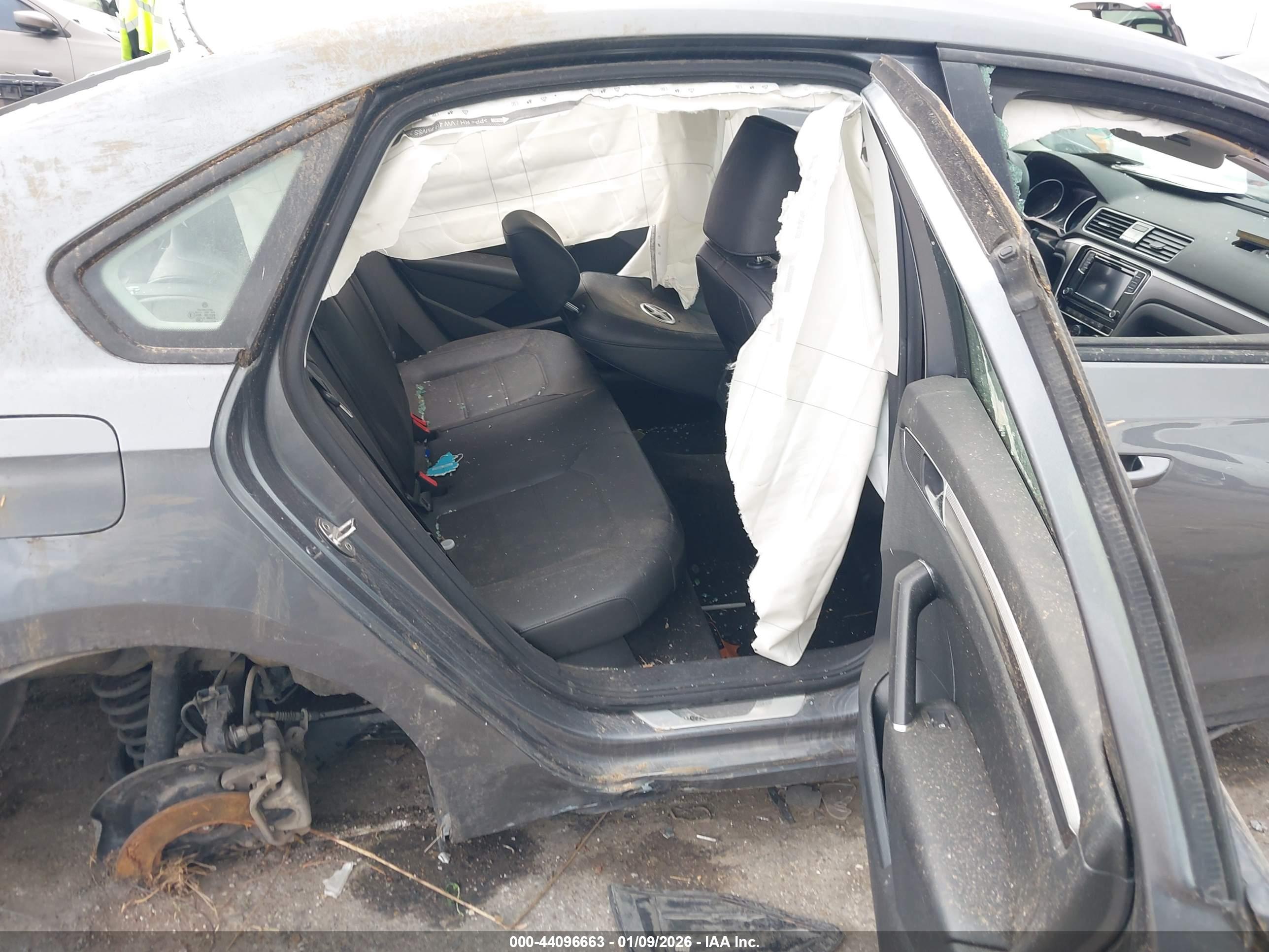 VOLKSWAGEN PASSAT image 8