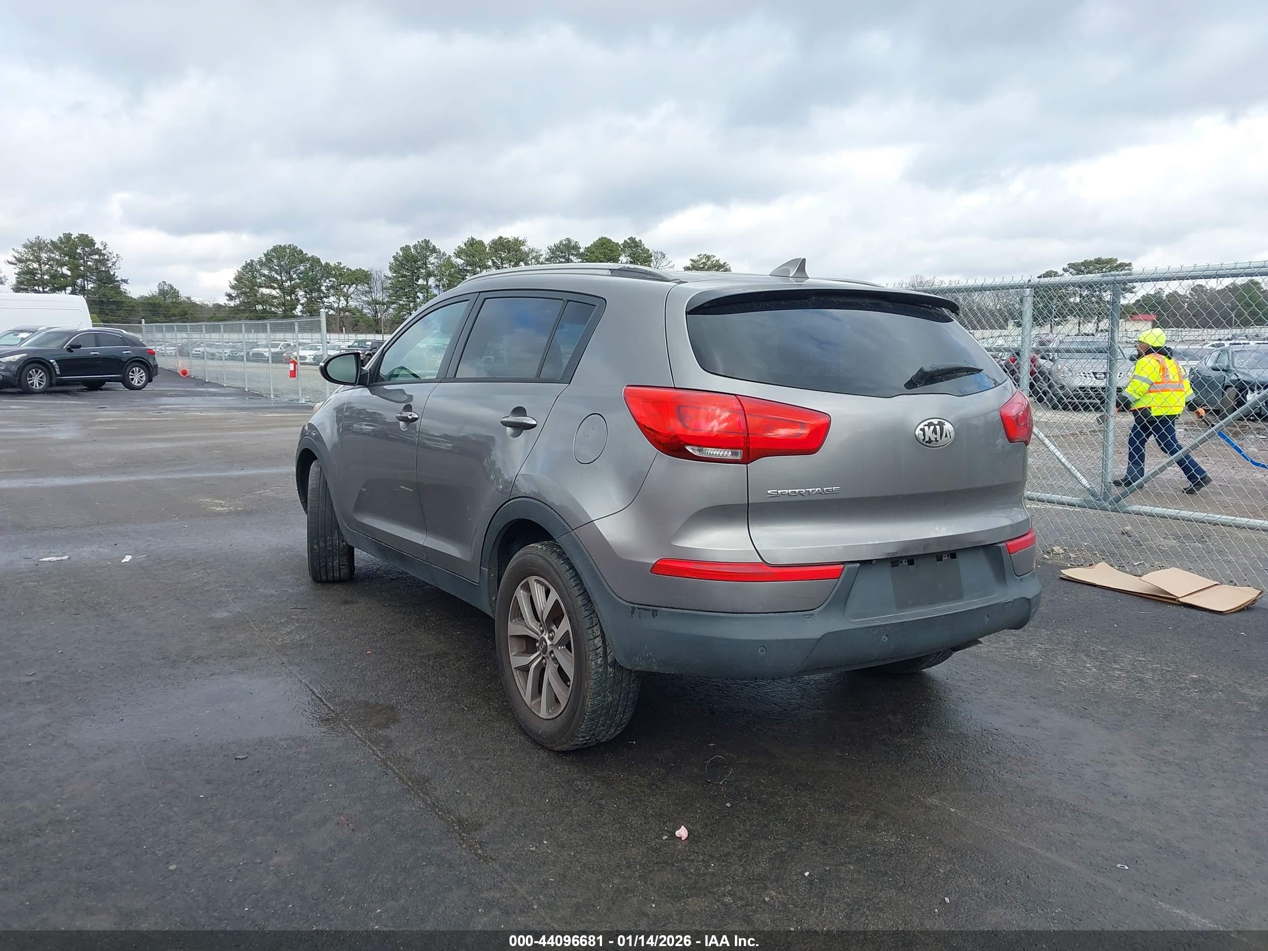 KIA SPORTAGE image 3