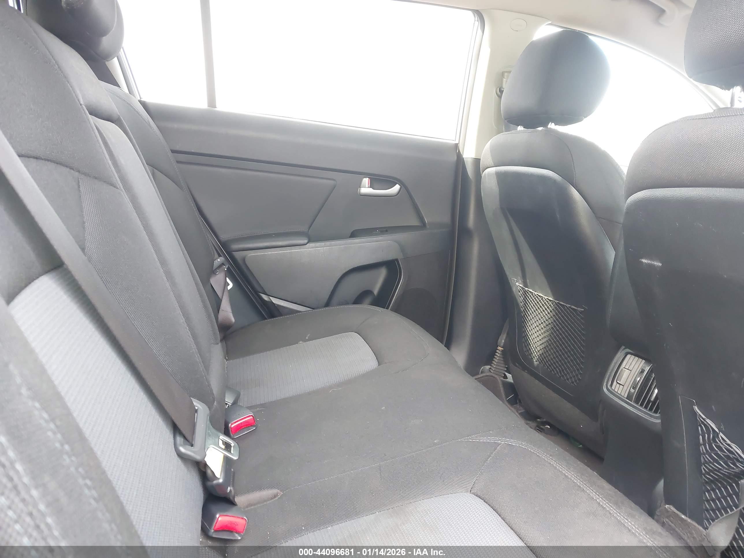 KIA SPORTAGE image 8