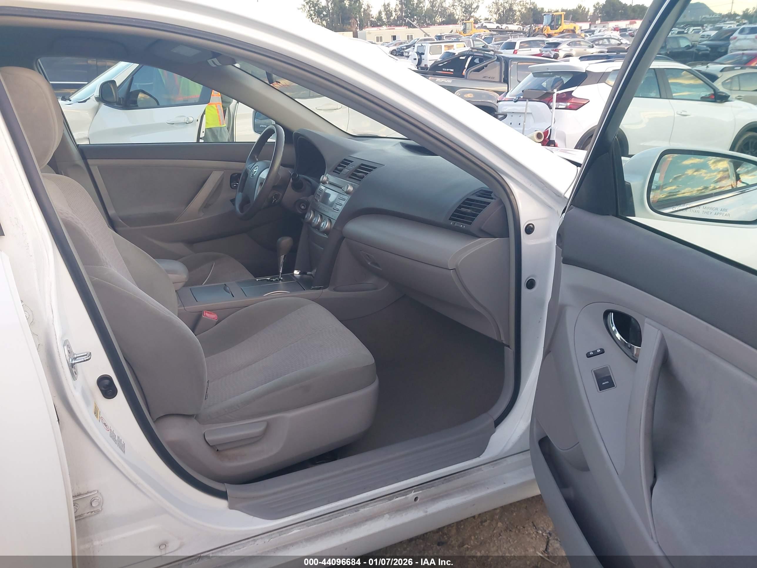TOYOTA CAMRY image 5