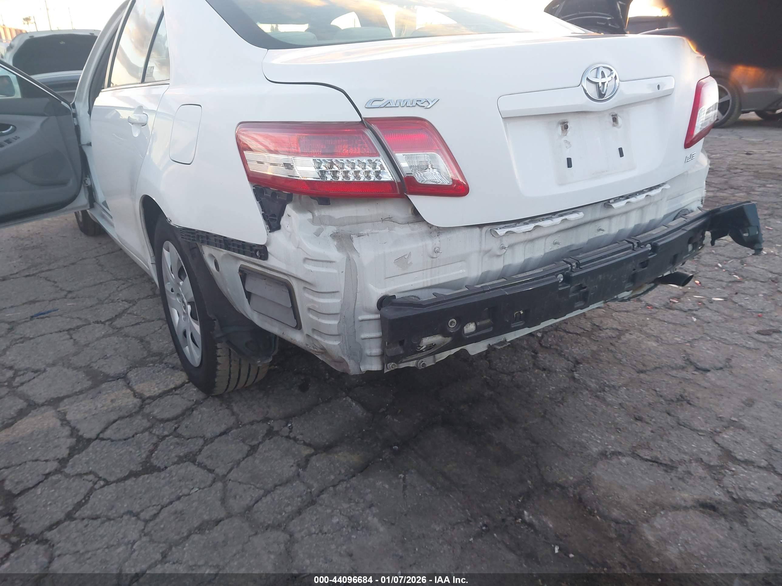 TOYOTA CAMRY image 6