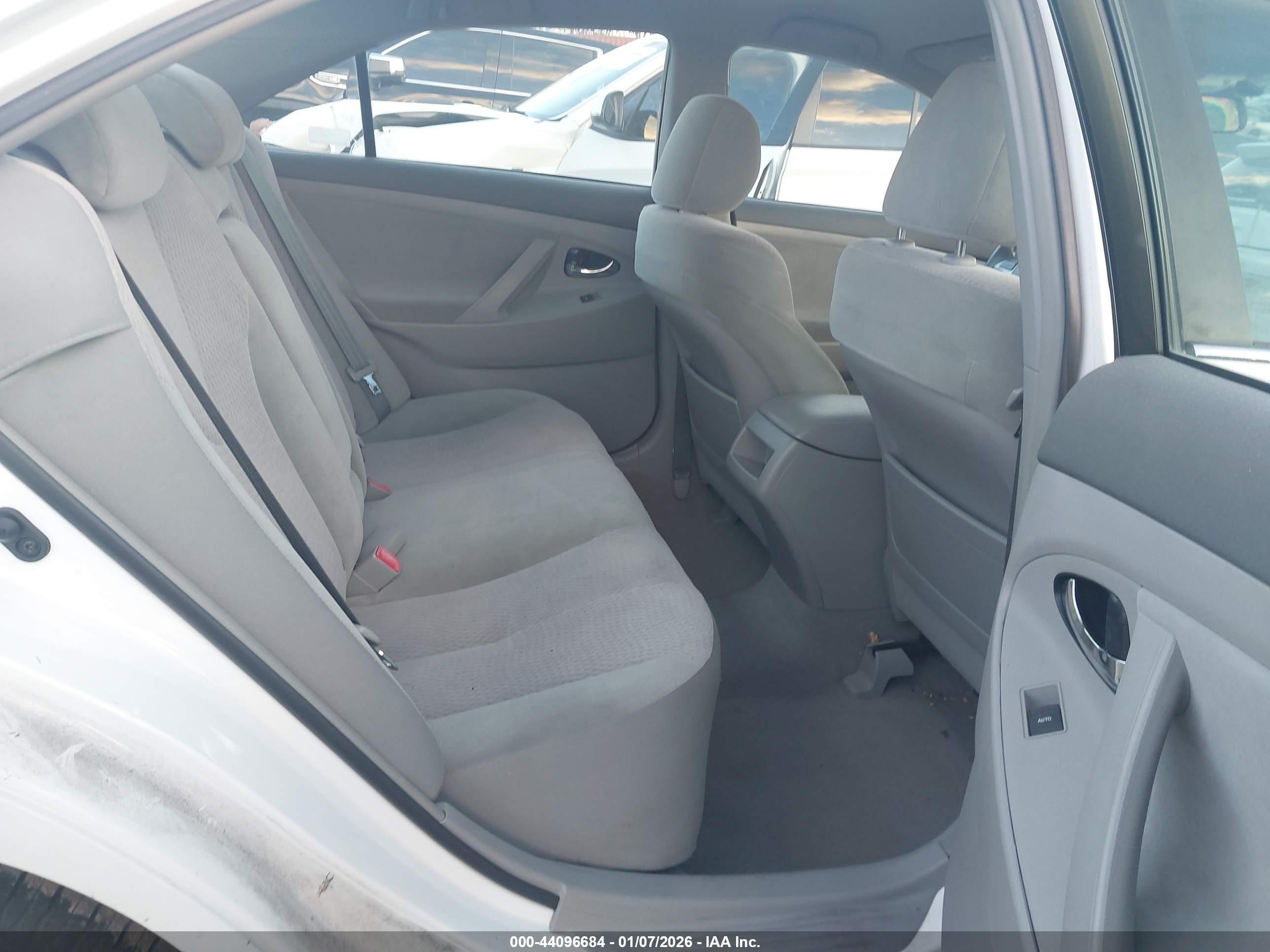 TOYOTA CAMRY image 8
