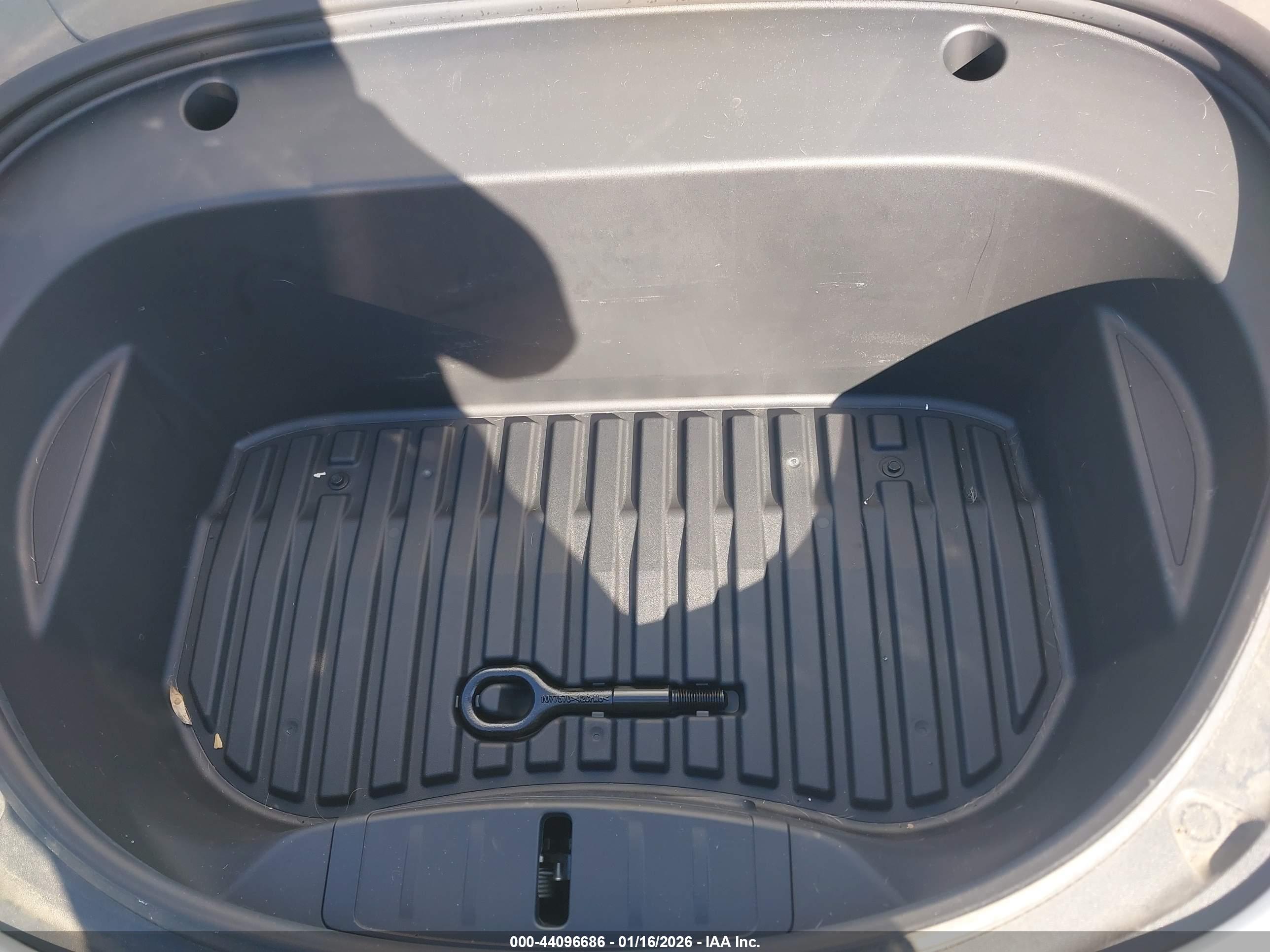 TESLA MODEL image 10