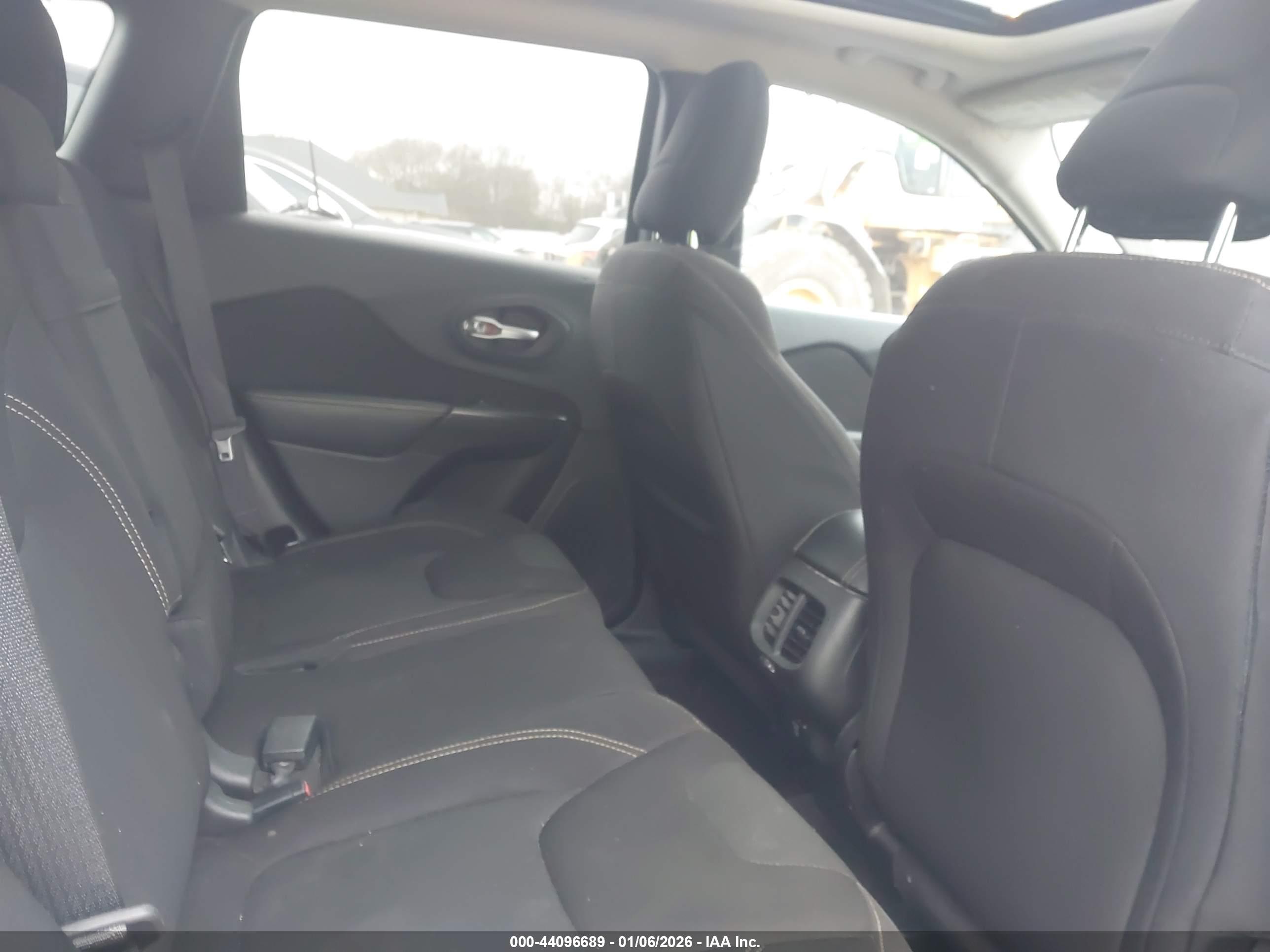 JEEP CHEROKEE image 8