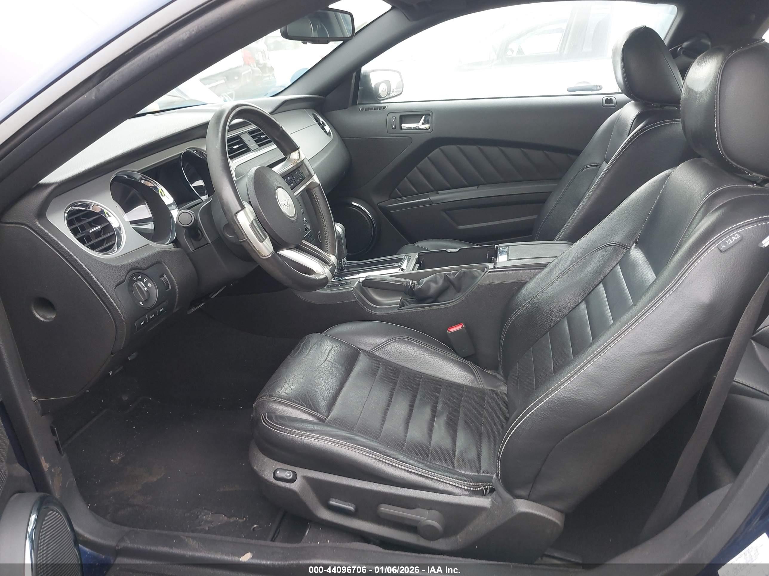 FORD MUSTANG image 5