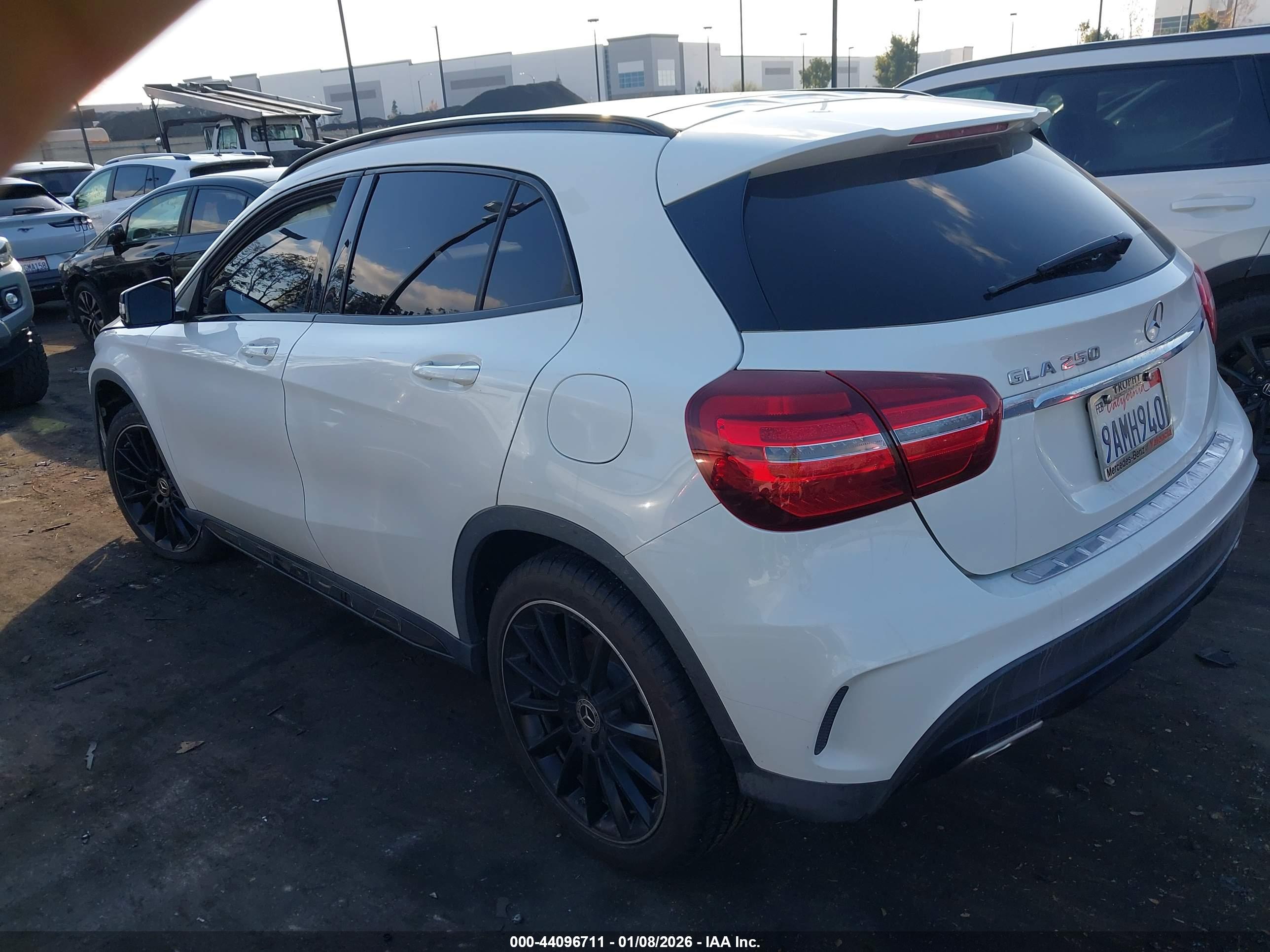 MERCEDES-BENZ GLA image 3