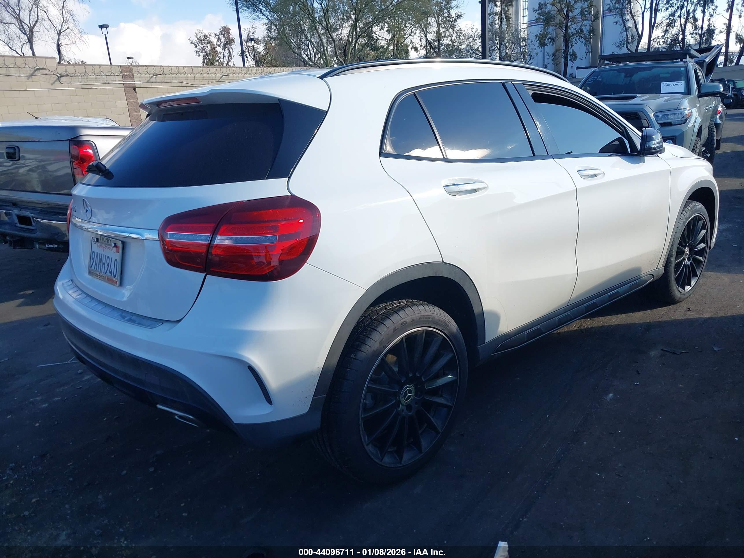 MERCEDES-BENZ GLA image 4