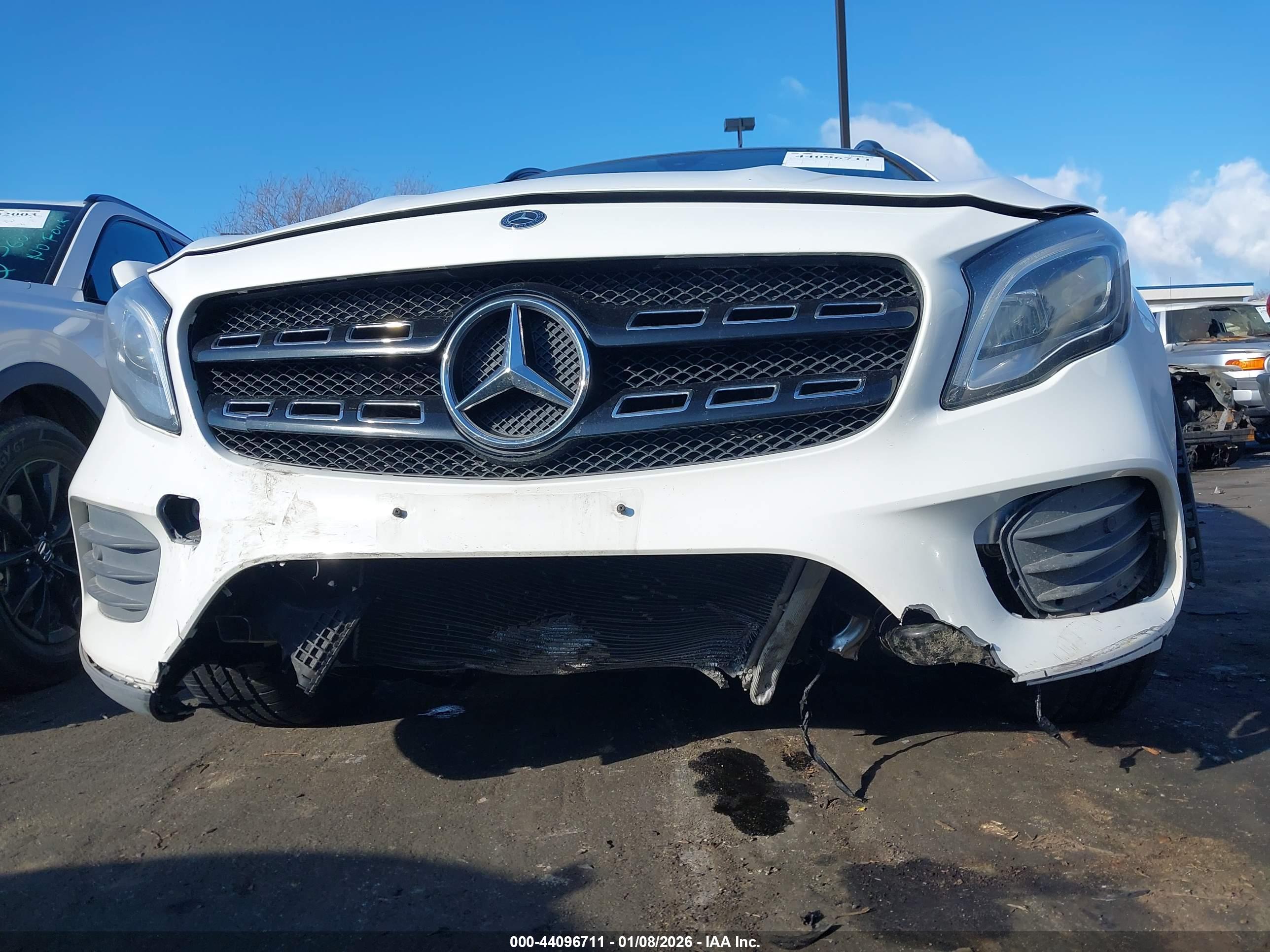 MERCEDES-BENZ GLA image 6