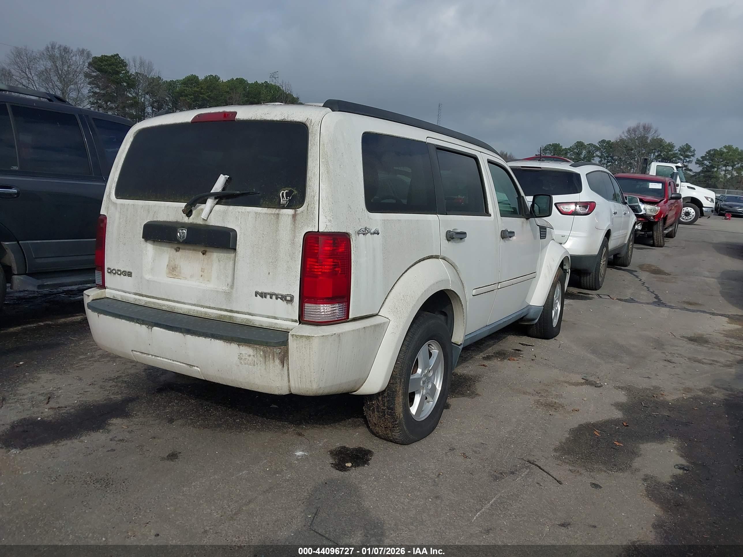 DODGE NITRO image 4